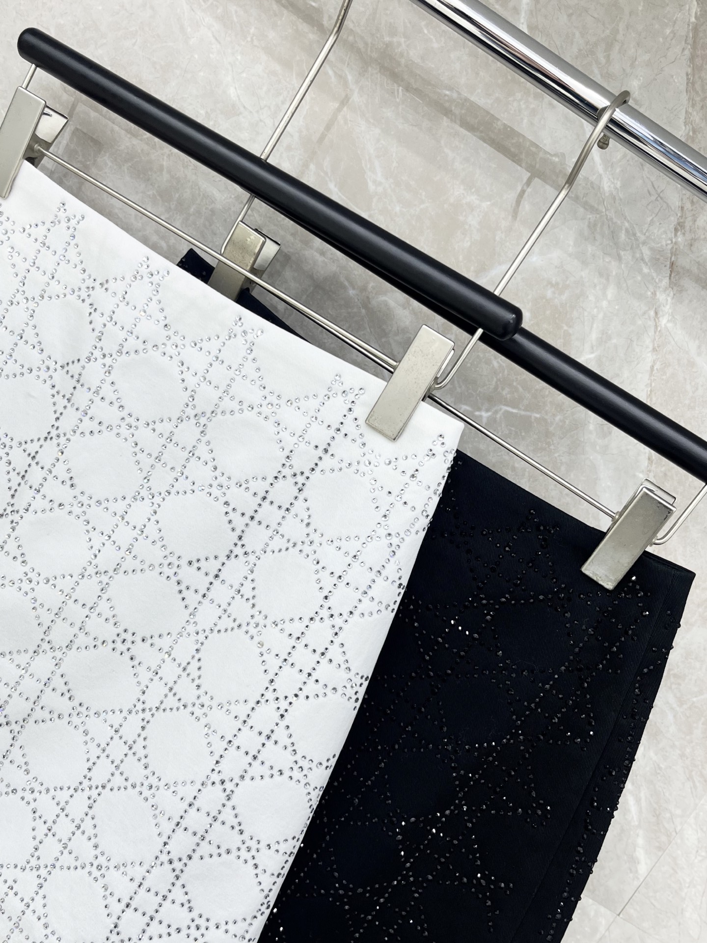 🛒𝐍𝐄𝐖 · 𝟐𝟎𝟐6/爆款现货【春夏上新】小众*｜26新款菱格烫钻A字半裙爆单款 气质女神必入 高订面