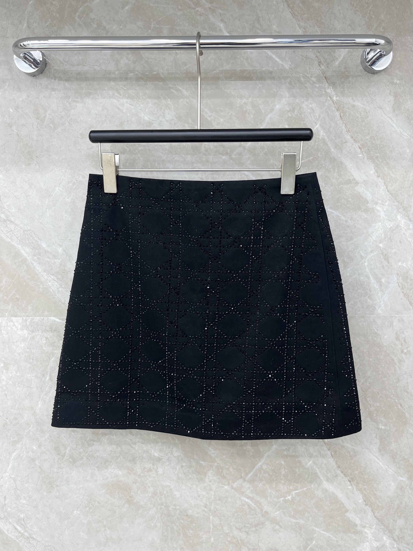 🛒𝐍𝐄𝐖 · 𝟐𝟎𝟐6/爆款现货【春夏上新】小众*｜26新款菱格烫钻A字半裙爆单款 气质女神必入 高订面