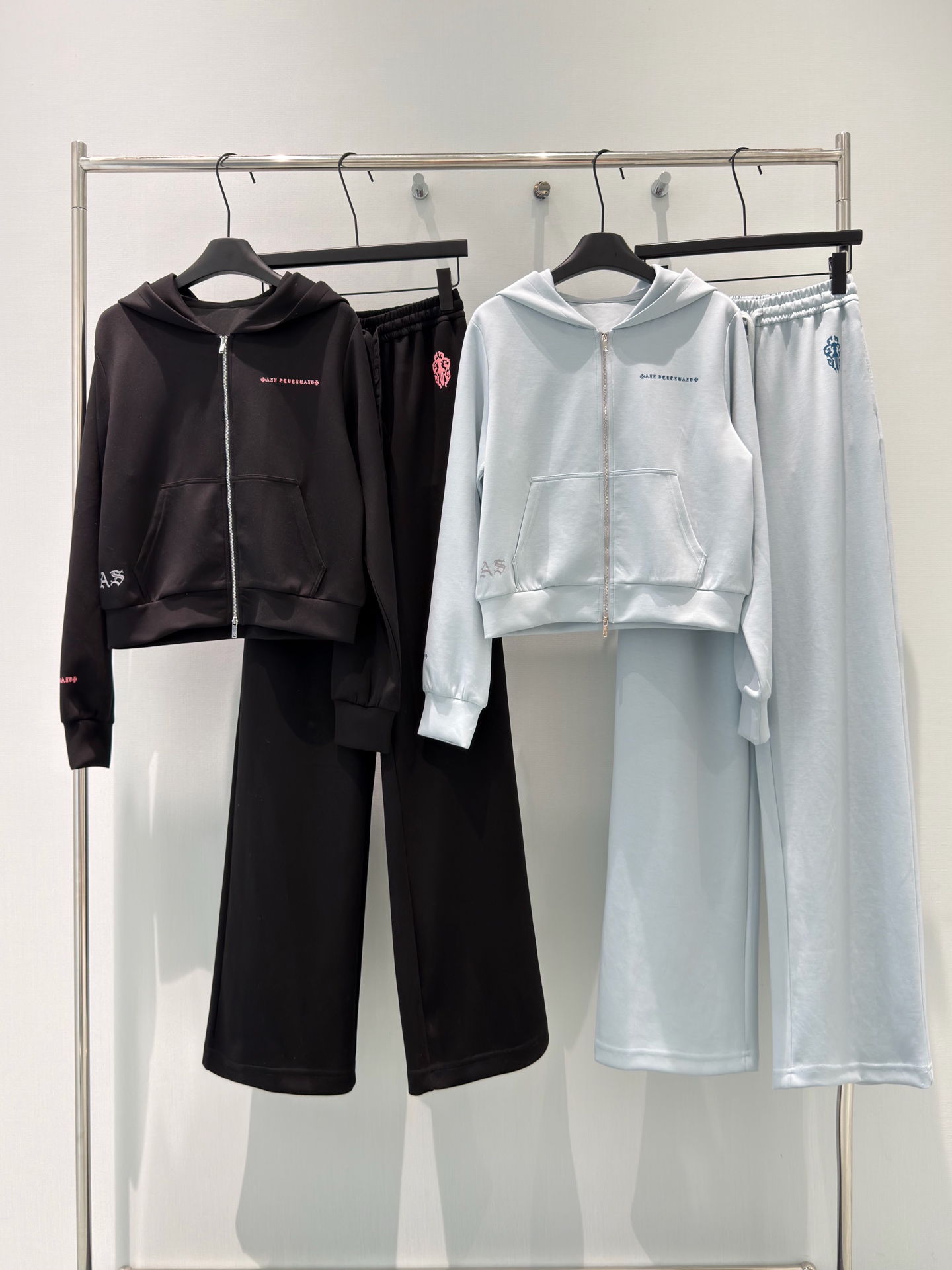 🛒𝐍𝐄𝐖 · 𝟐𝟎𝟐6/爆款现货设计师 原创｜26早春新品抽绳套装！高端定制戴帽开衫外套，搭配松紧腰长裤