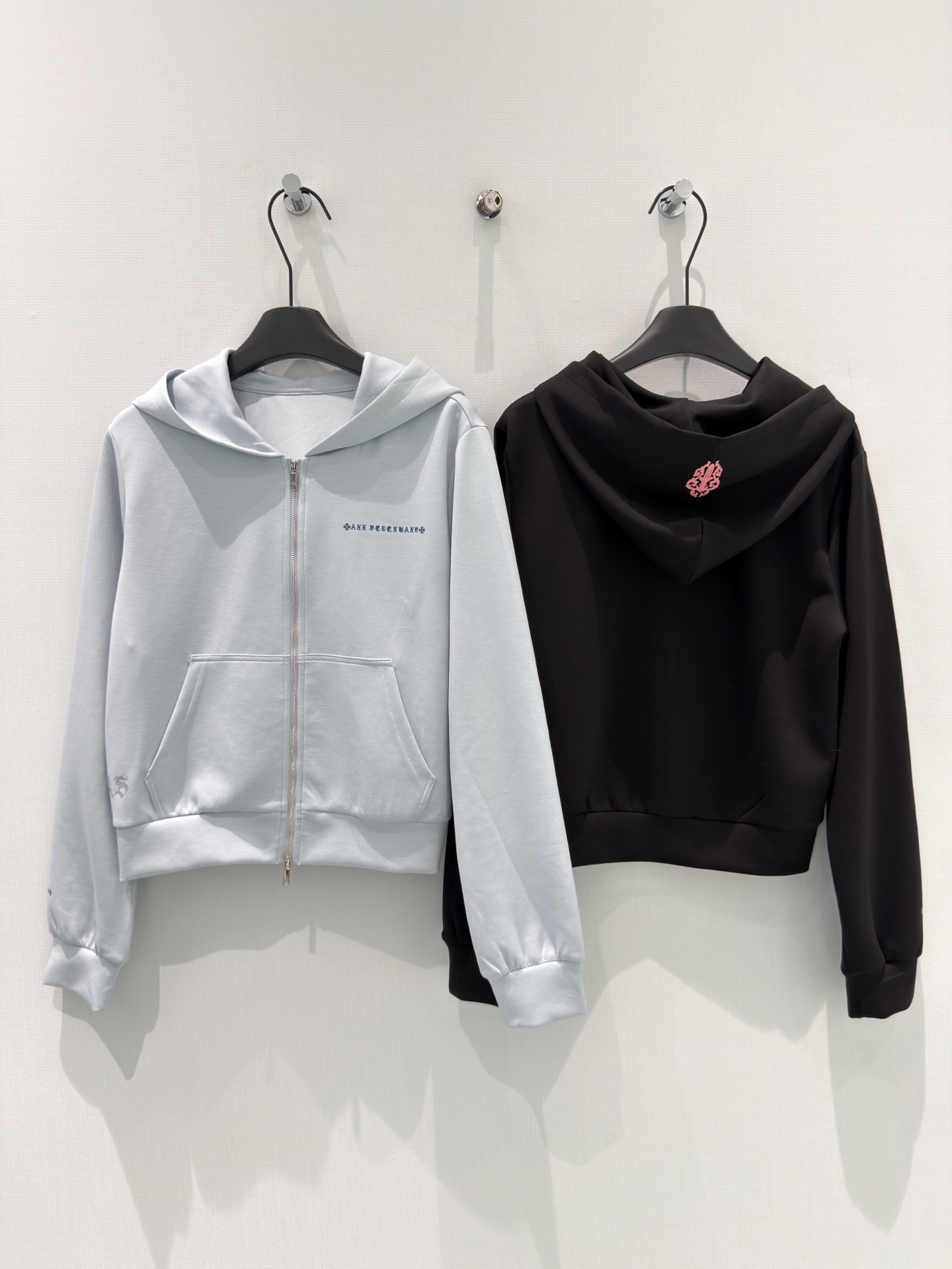 🛒𝐍𝐄𝐖 · 𝟐𝟎𝟐6/爆款现货设计师 原创｜26早春新品抽绳套装！高端定制戴帽开衫外套，搭配松紧腰长裤