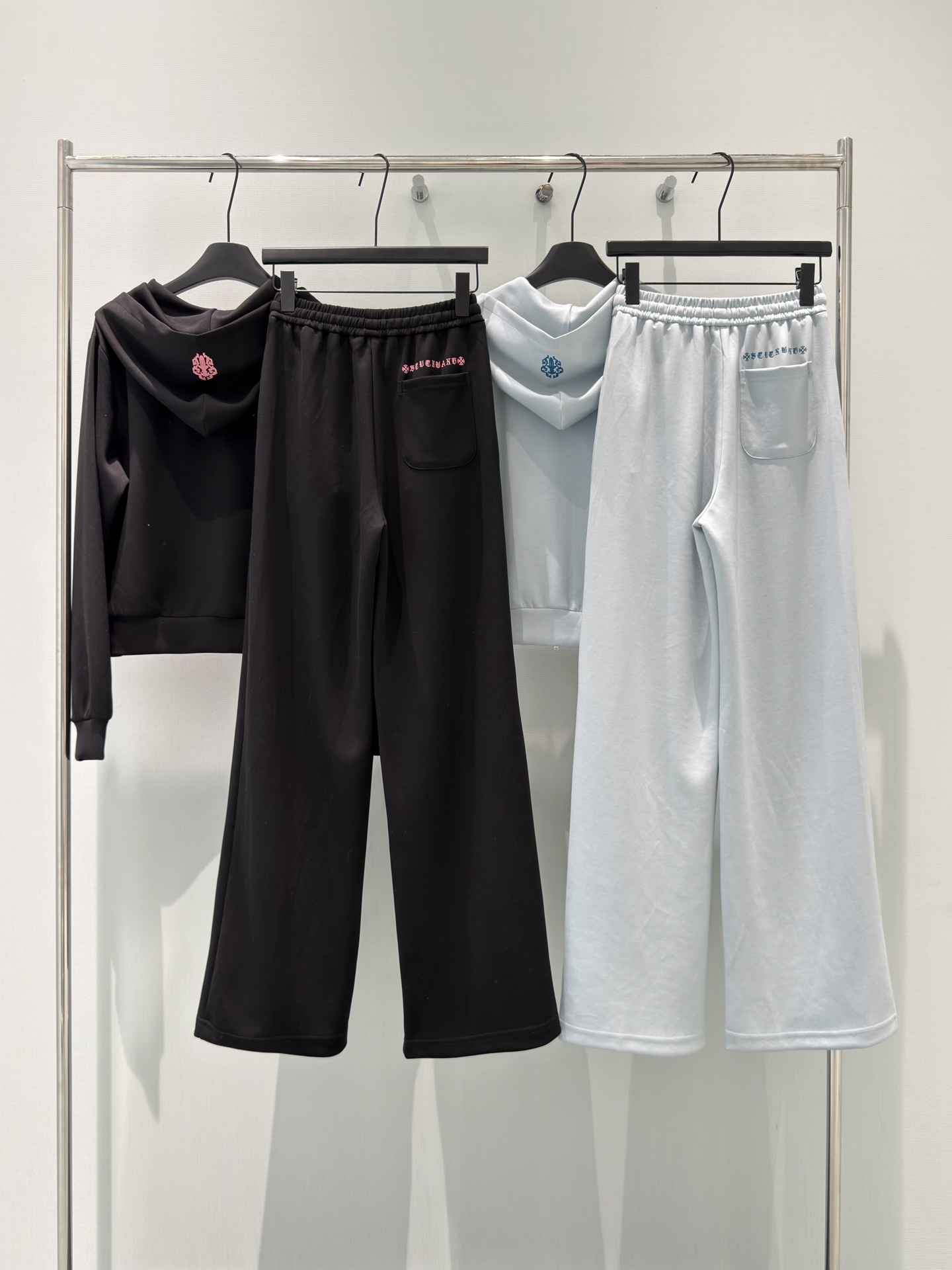 🛒𝐍𝐄𝐖 · 𝟐𝟎𝟐6/爆款现货设计师 原创｜26早春新品抽绳套装！高端定制戴帽开衫外套，搭配松紧腰长裤