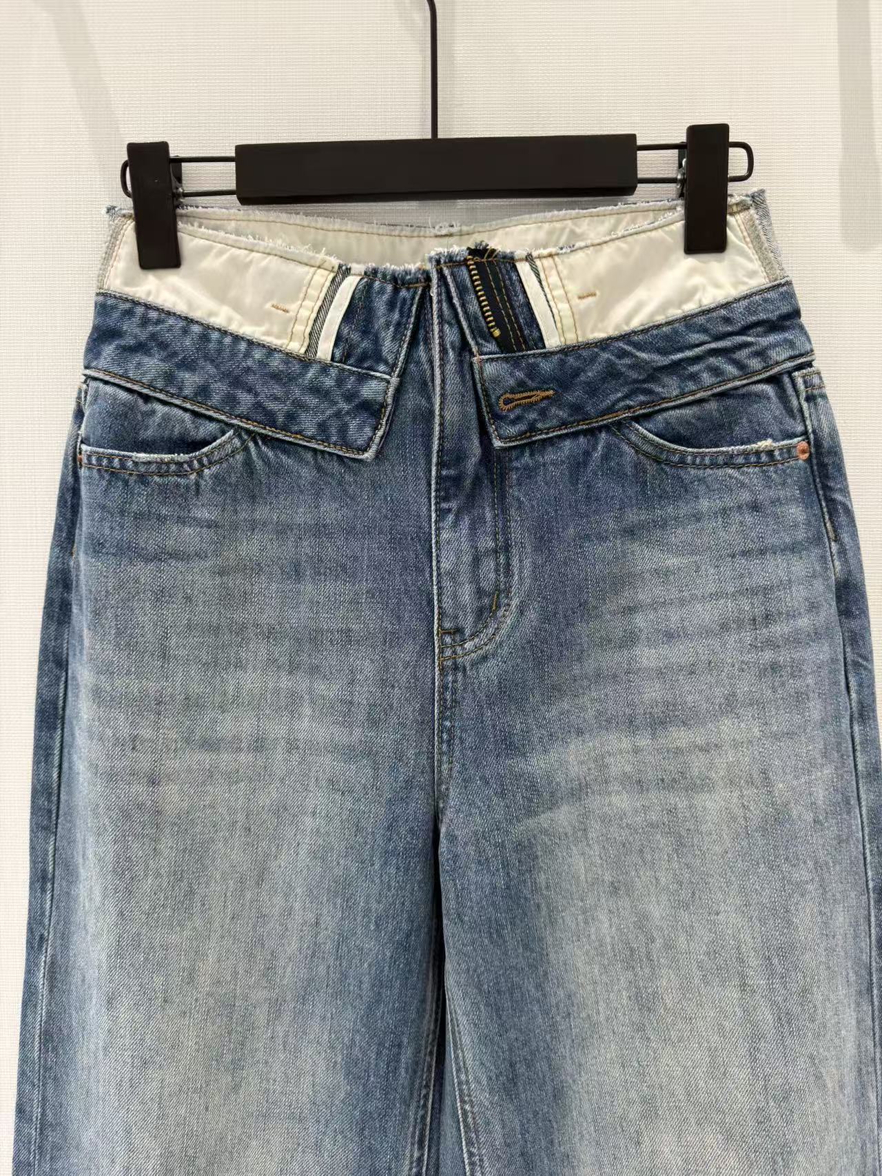 🛒𝐍𝐄𝐖 · 𝟐𝟎𝟐6/爆款现货原创 设计师｜毛边撞色直筒牛仔裤采用高端定制面料，牛仔穿起来非常舒适，常