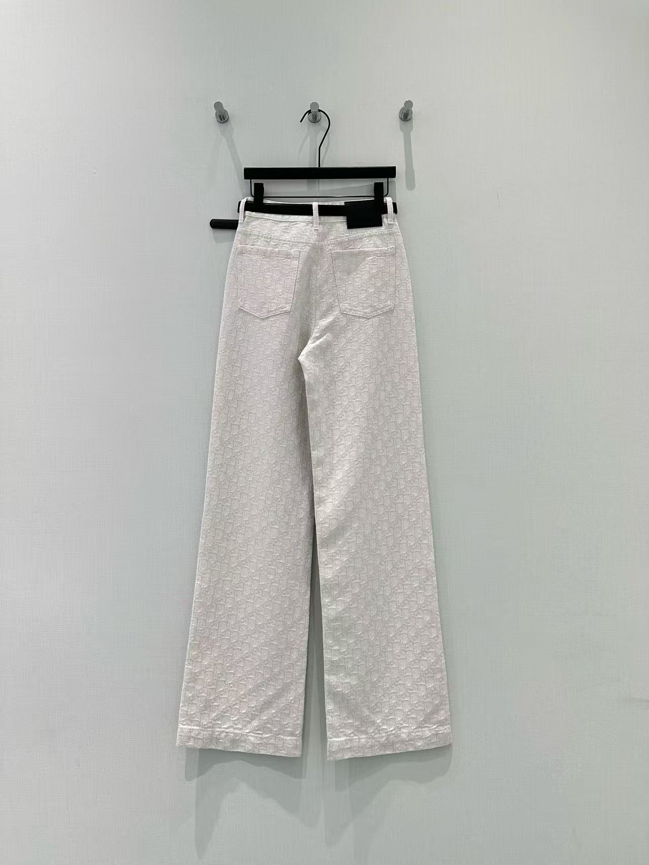 🛒𝐍𝐄𝐖 · 𝟐𝟎𝟐6/爆款现货原创 设计师｜CD腰带压花直筒牛仔裤采用高端定制面料，牛仔穿起来非常舒适