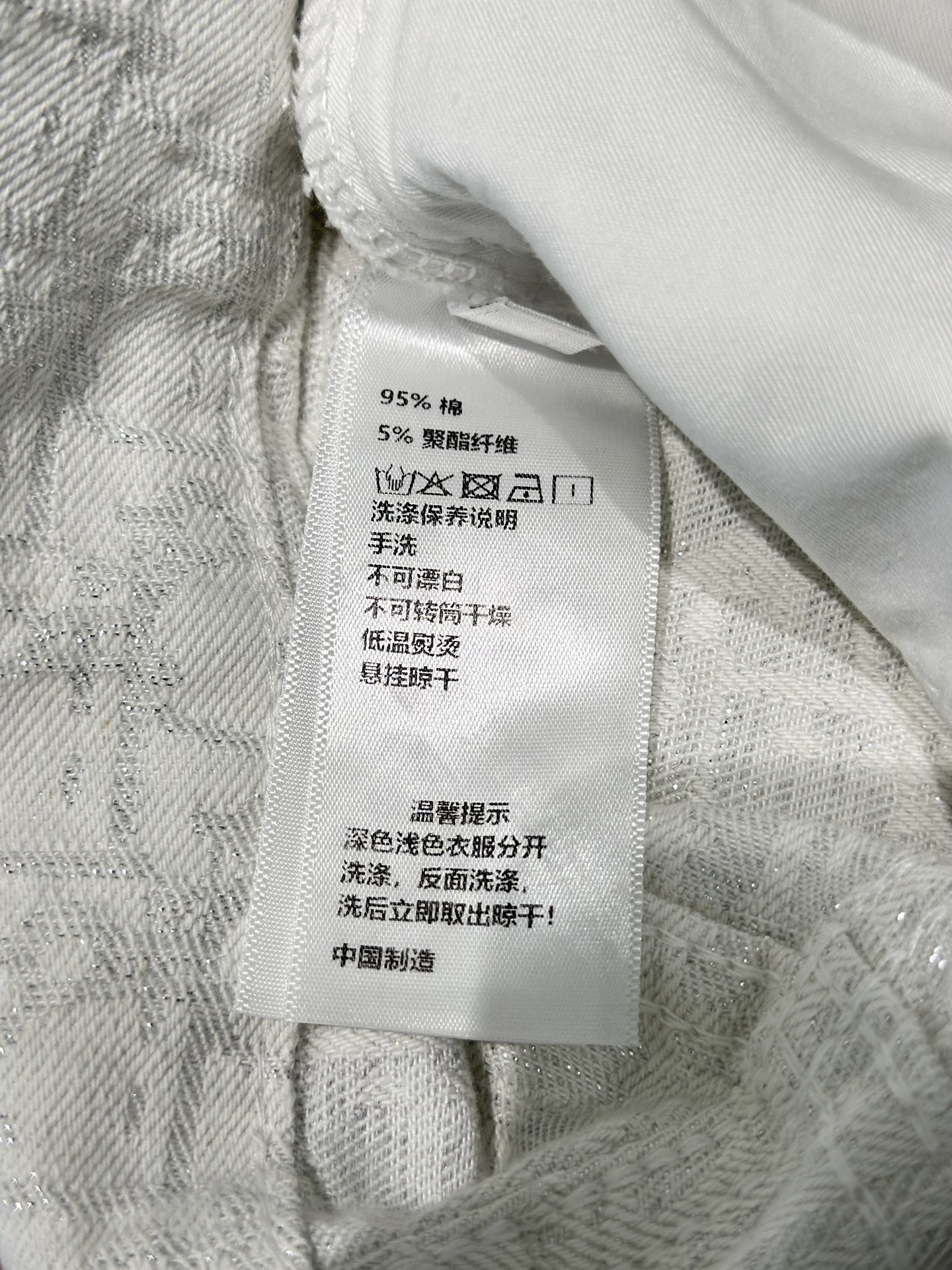 🛒𝐍𝐄𝐖 · 𝟐𝟎𝟐6/爆款现货原创 设计师｜CD腰带压花直筒牛仔裤采用高端定制面料，牛仔穿起来非常舒适