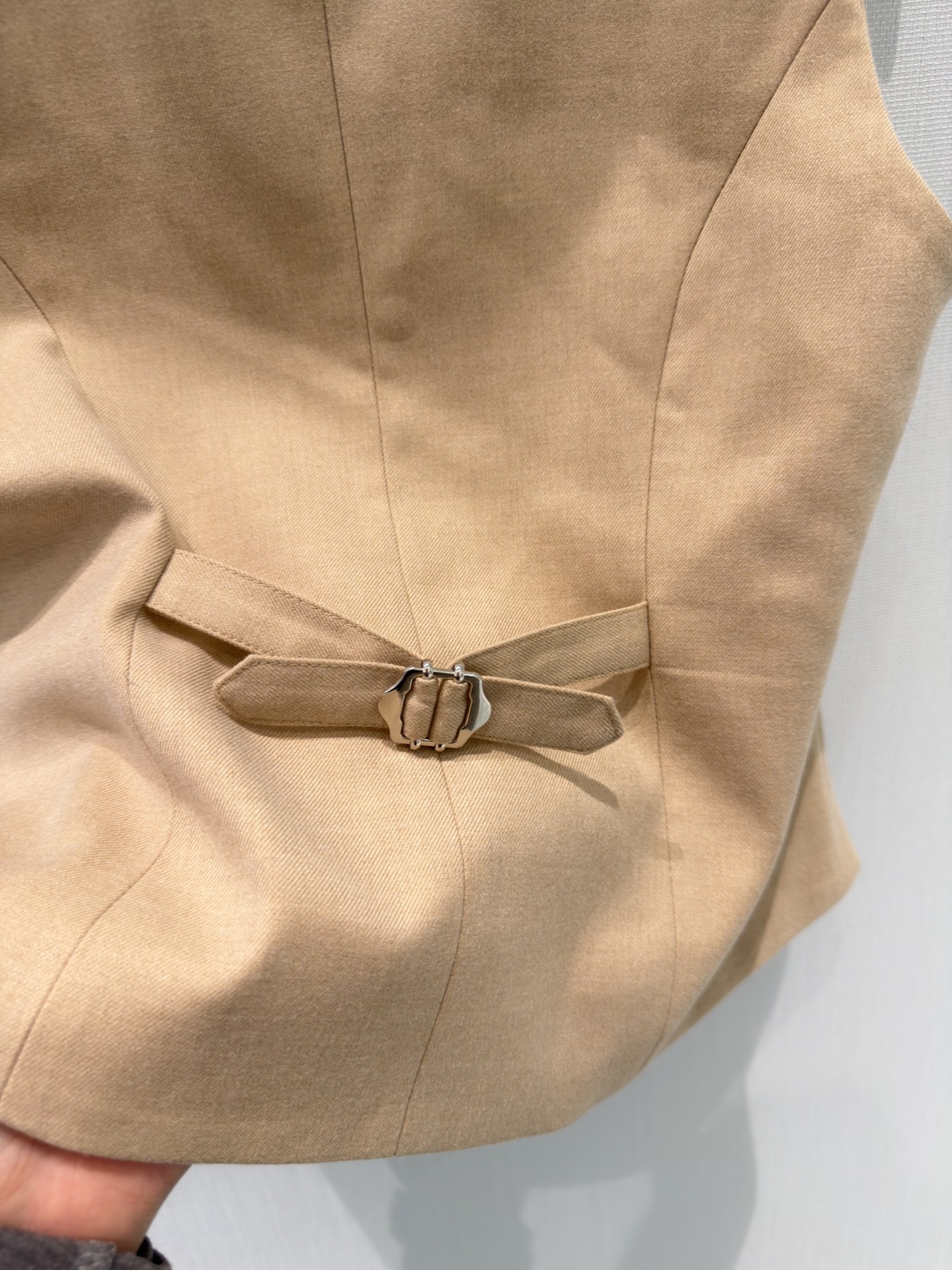 🛒𝐍𝐄𝐖 · 𝟐𝟎𝟐6/爆款现货【春夏上新】设计师｜26新品重工马甲长裤套装！高端定制胸针小背心，搭配撞