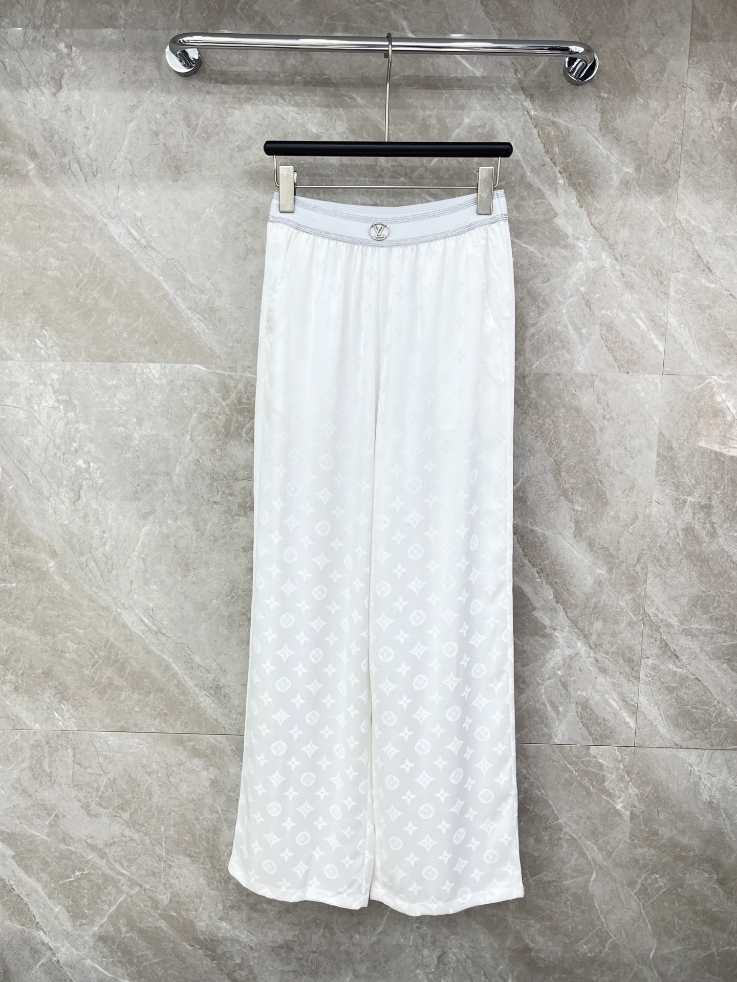 🛒𝐍𝐄𝐖 · 𝟐𝟎𝟐6/爆款现货【早春新款】设计师｜女神同款织带提花休闲裤工艺钻扣设计，清新的色系 亲肤