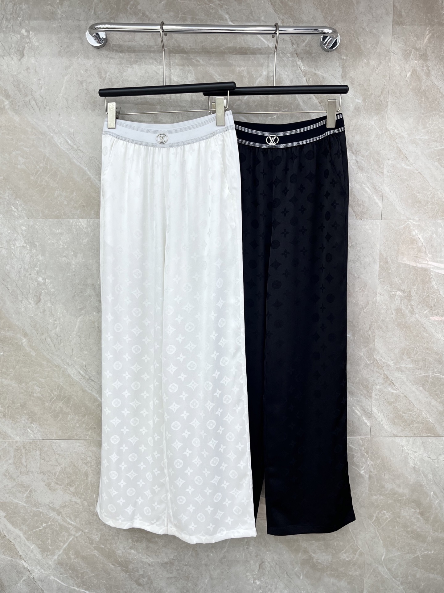 🛒𝐍𝐄𝐖 · 𝟐𝟎𝟐6/爆款现货【早春新款】设计师｜女神同款织带提花休闲裤工艺钻扣设计，清新的色系 亲肤