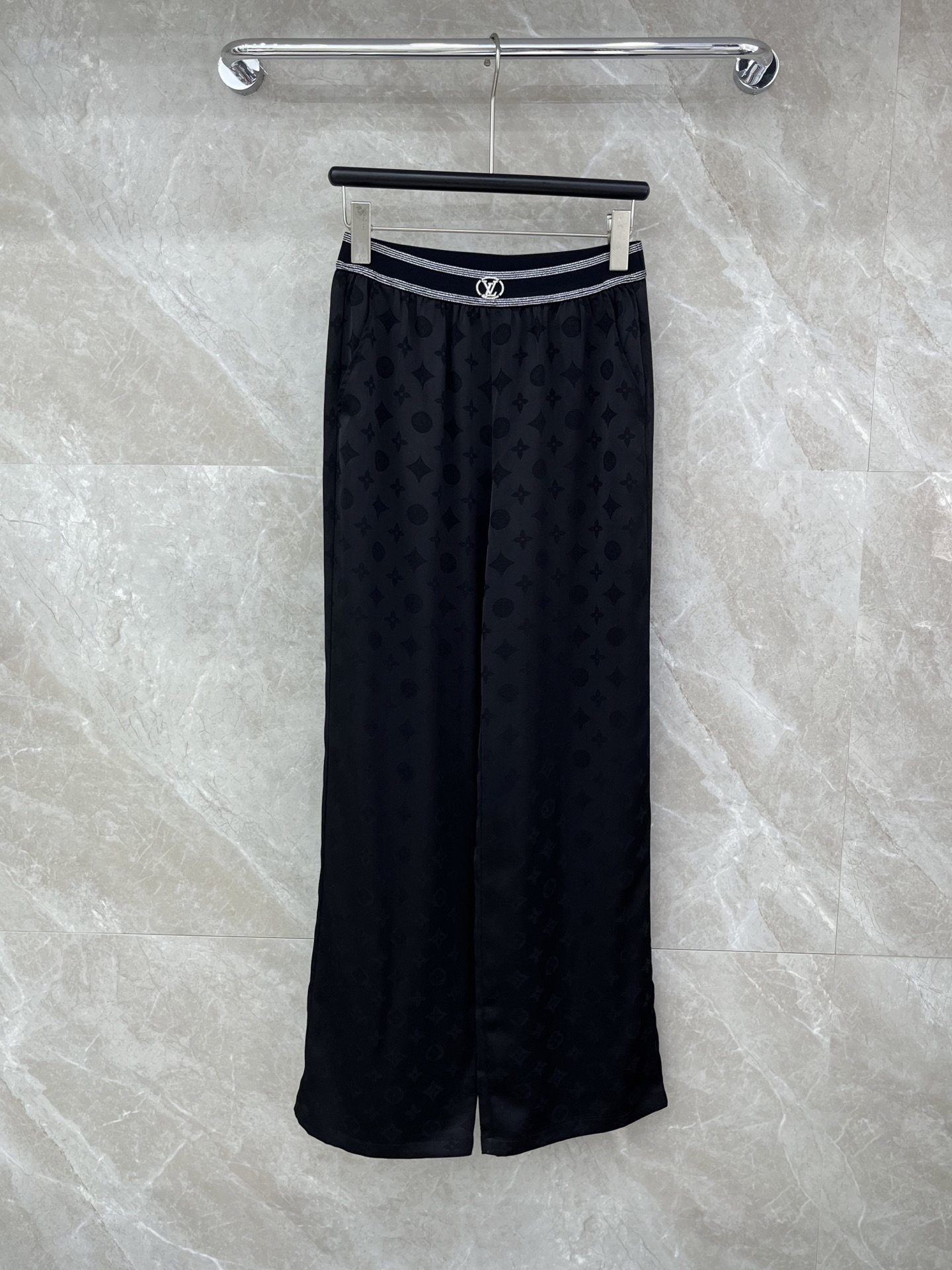 🛒𝐍𝐄𝐖 · 𝟐𝟎𝟐6/爆款现货【早春新款】设计师｜女神同款织带提花休闲裤工艺钻扣设计，清新的色系 亲肤