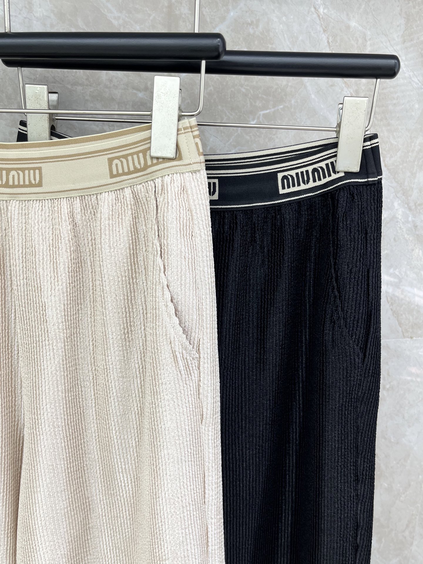 🛒𝐍𝐄𝐖 · 𝟐𝟎𝟐6/爆款现货【早春新款】设计师｜女神同款织带休闲裤松紧字母设计，清新的色系 亲肤的面