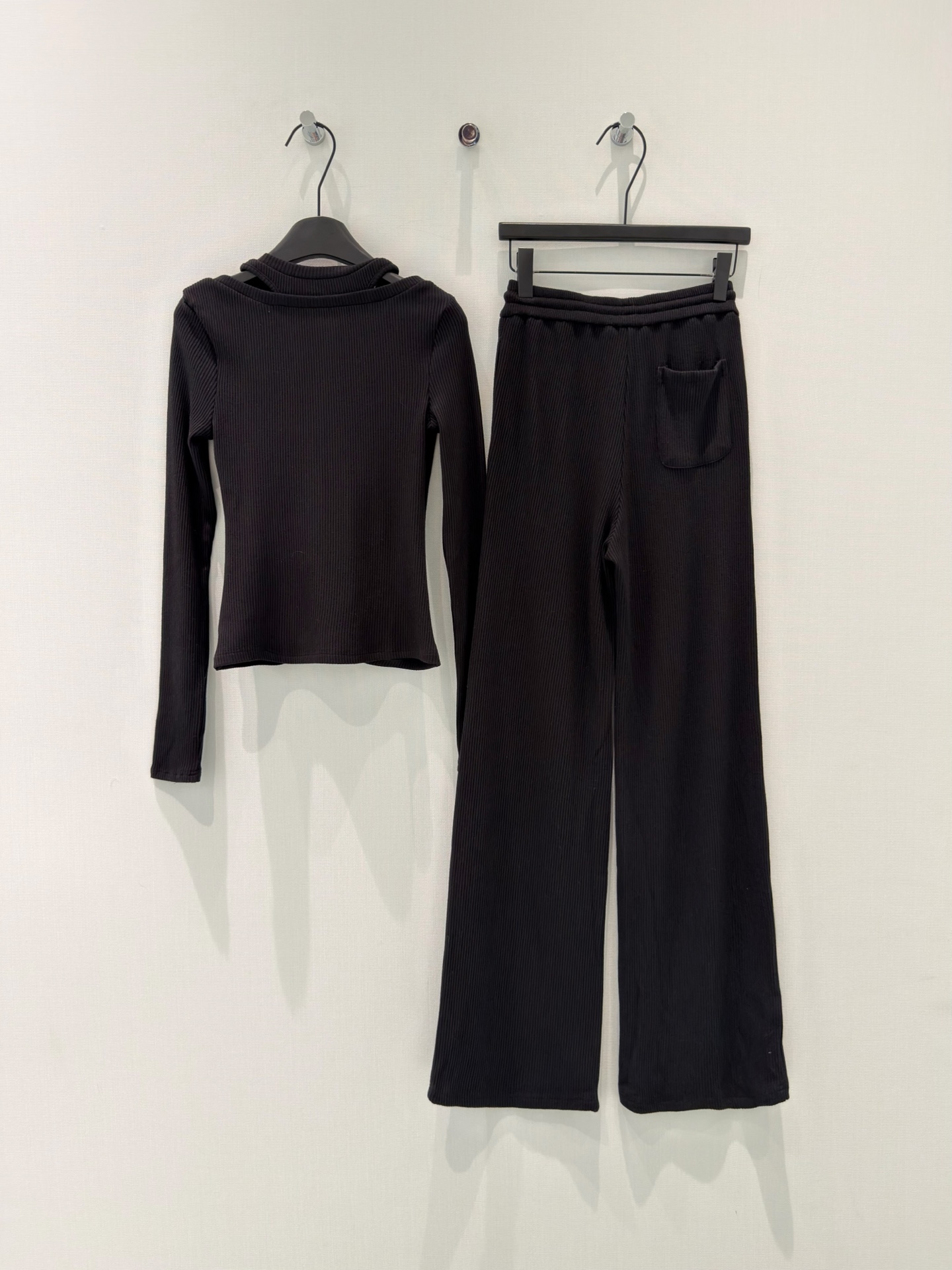 🛒𝐍𝐄𝐖 · 𝟐𝟎𝟐6/爆款现货设计师 原创｜26早春新品假两件气质套装！高端定制假两件上衣，搭配松紧腰