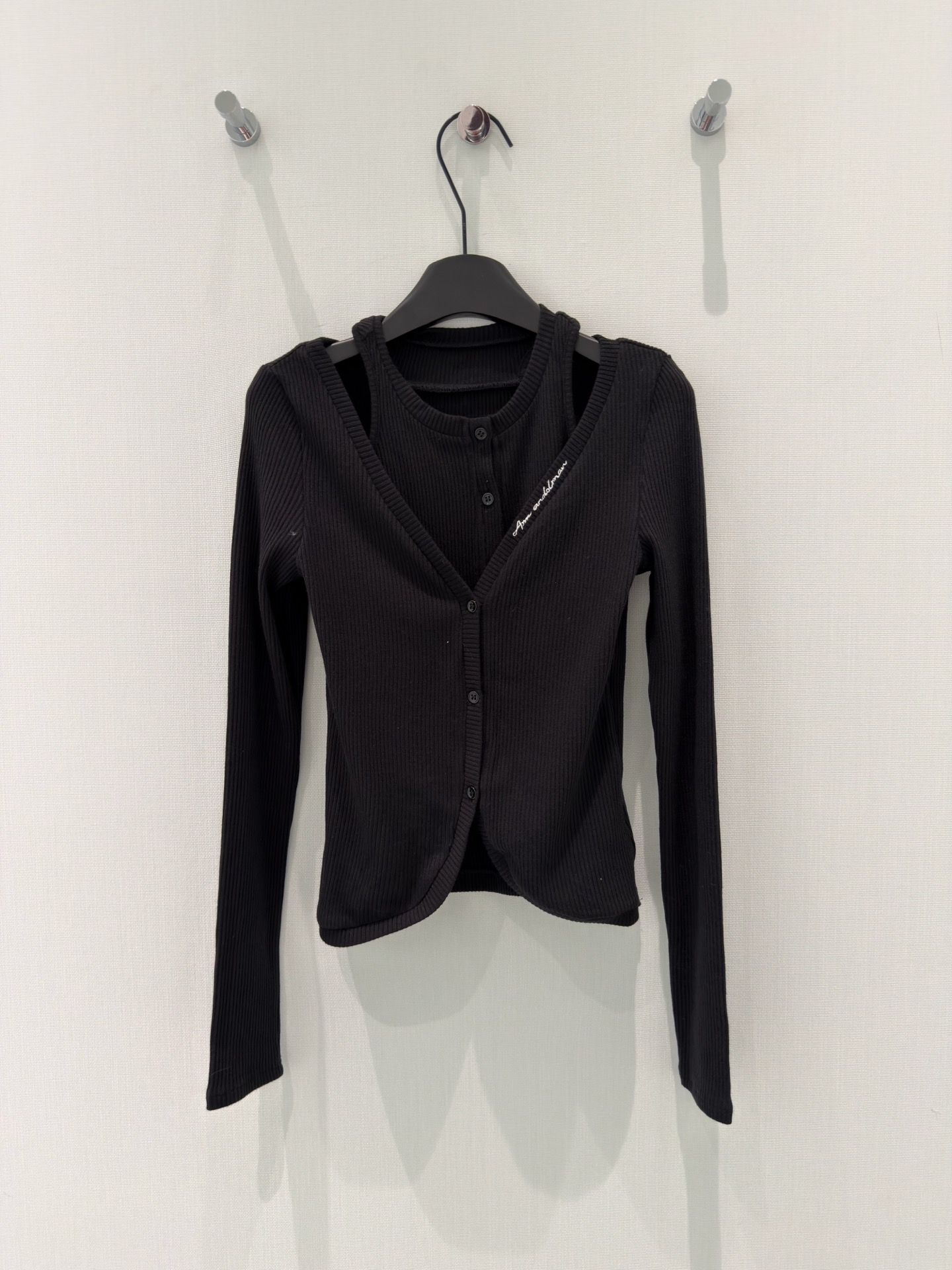 🛒𝐍𝐄𝐖 · 𝟐𝟎𝟐6/爆款现货设计师 原创｜26早春新品假两件气质套装！高端定制假两件上衣，搭配松紧腰