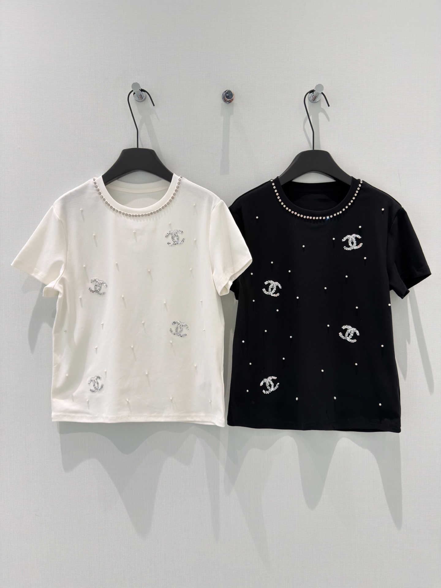 🛒𝐍𝐄𝐖 · 𝟐𝟎𝟐6/爆款现货原单品质 小众｜2026新品珠片绣𝑇𝑒𝑒定制YB材质 透气舒适 质感十足