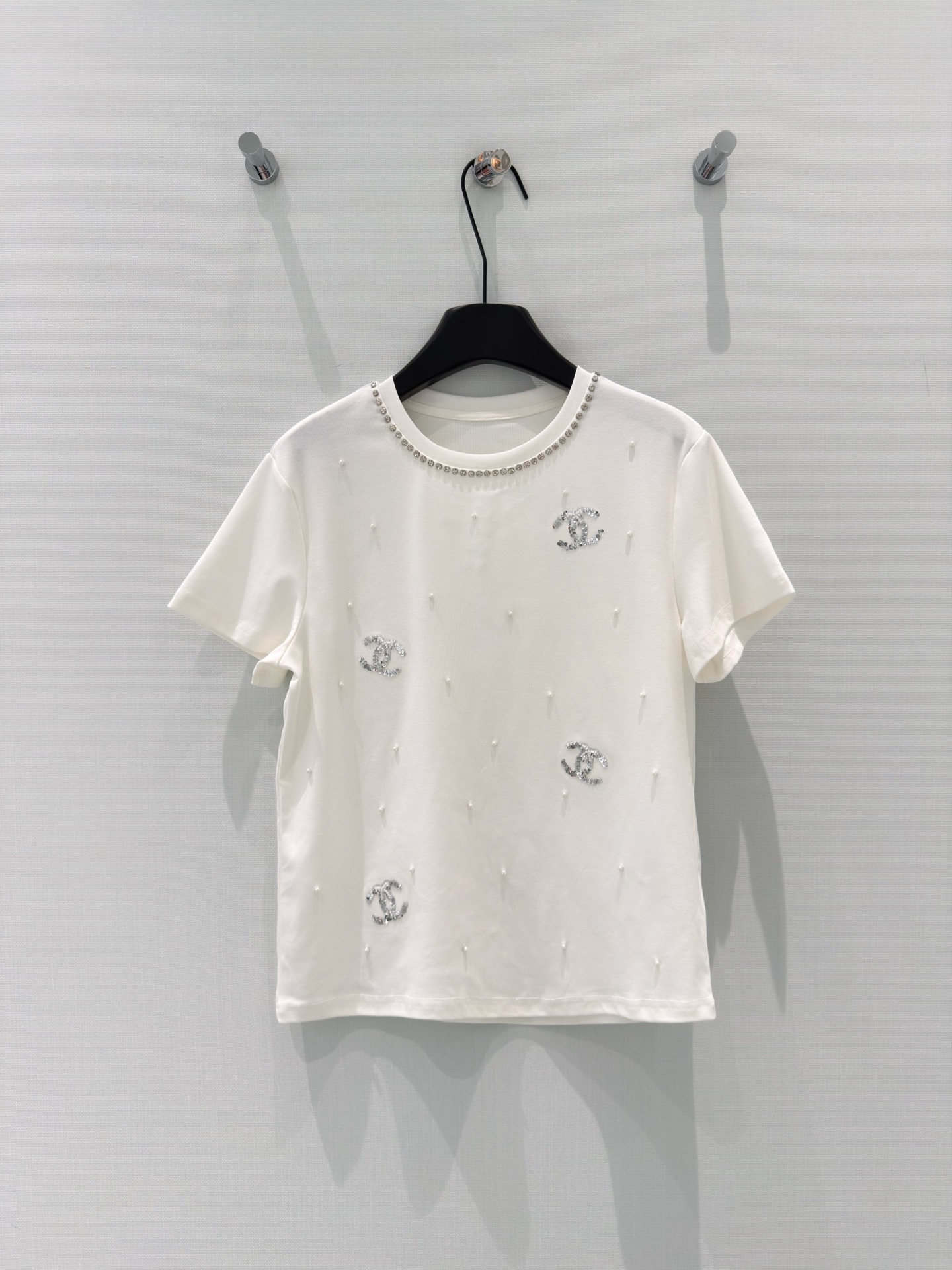 🛒𝐍𝐄𝐖 · 𝟐𝟎𝟐6/爆款现货原单品质 小众｜2026新品珠片绣𝑇𝑒𝑒定制YB材质 透气舒适 质感十足