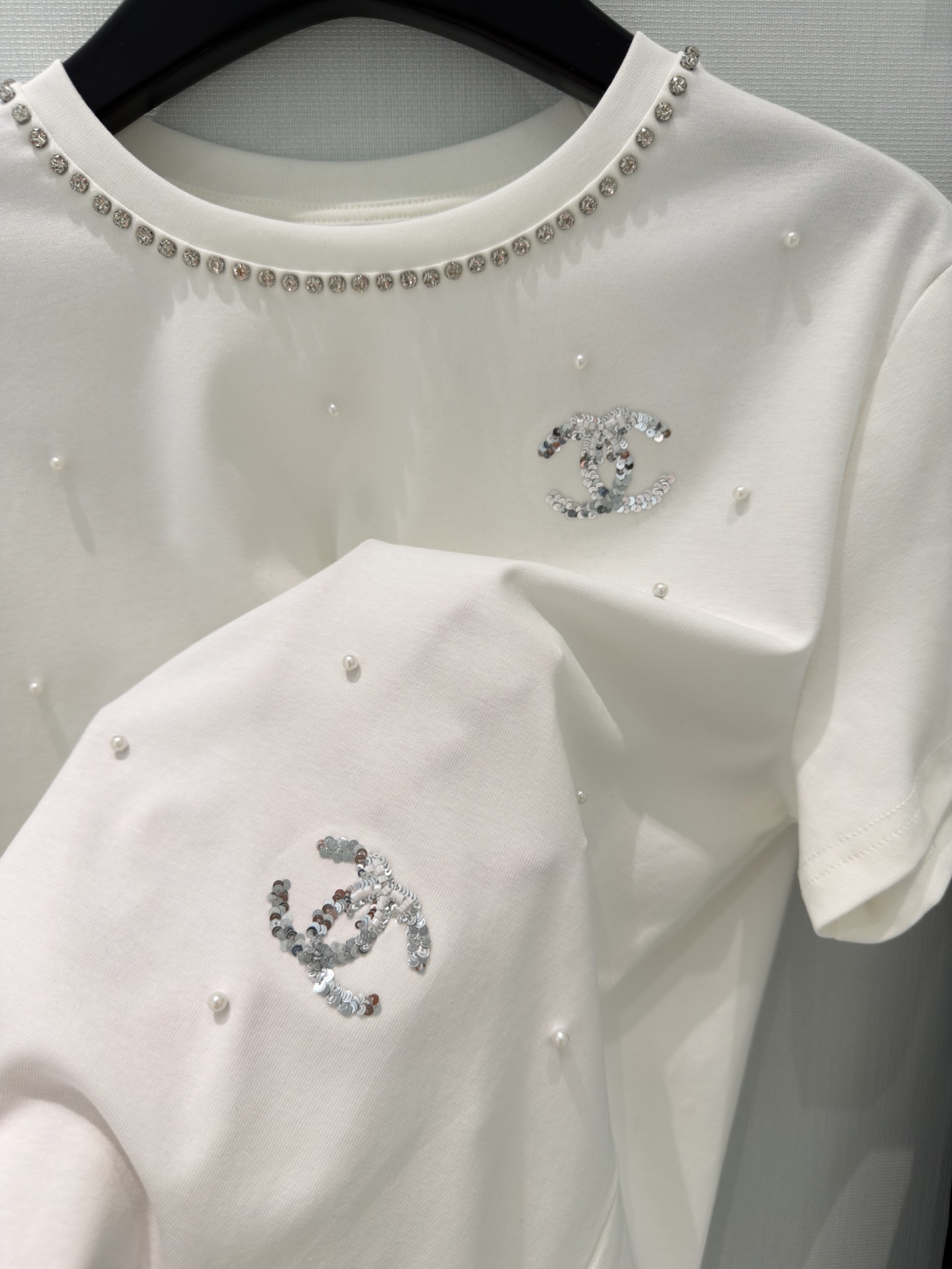 🛒𝐍𝐄𝐖 · 𝟐𝟎𝟐6/爆款现货原单品质 小众｜2026新品珠片绣𝑇𝑒𝑒定制YB材质 透气舒适 质感十足