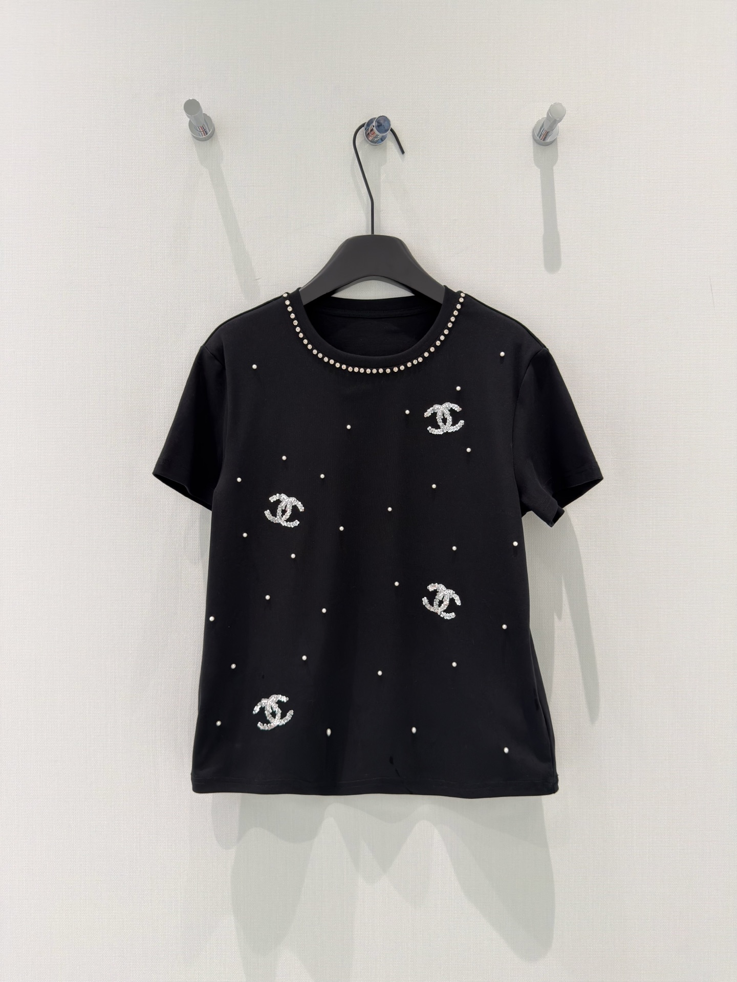 🛒𝐍𝐄𝐖 · 𝟐𝟎𝟐6/爆款现货原单品质 小众｜2026新品珠片绣𝑇𝑒𝑒定制YB材质 透气舒适 质感十足