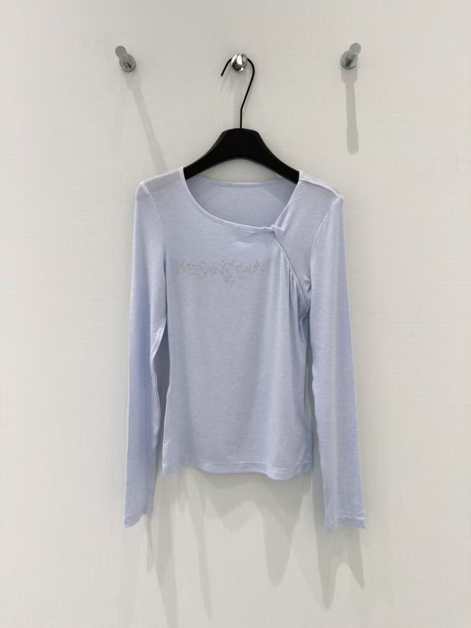 🛒𝐍𝐄𝐖 · 𝟐𝟎𝟐6/爆款现货设计师 原创｜2026新款天丝羊毛🦙打底衫云感舒适的系列！上身的触感谁穿