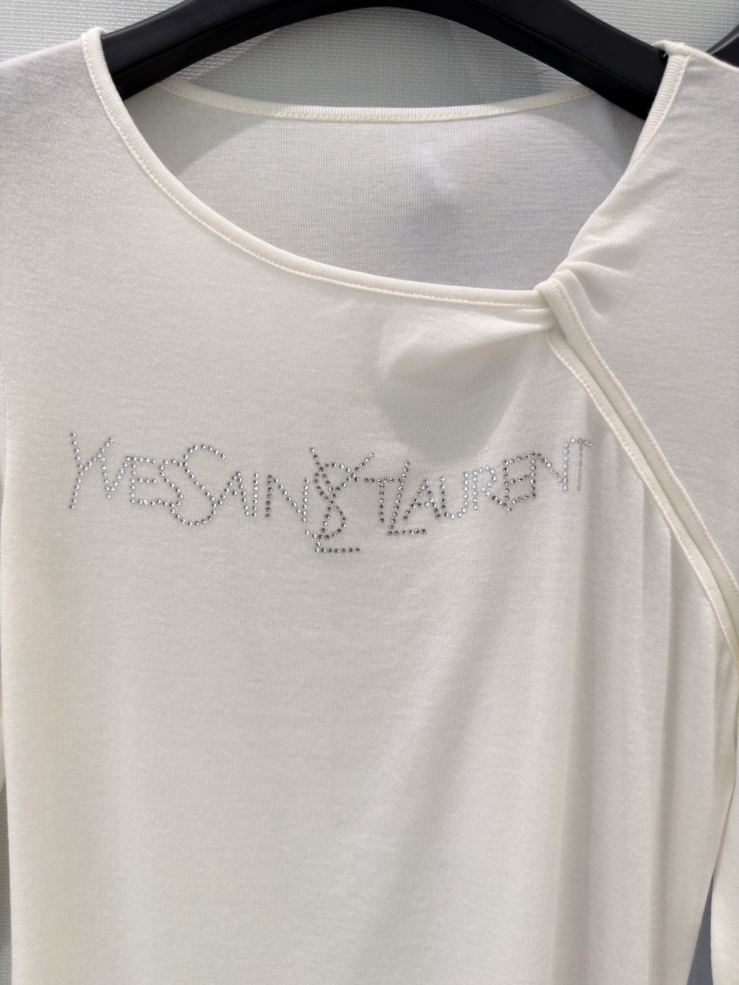 🛒𝐍𝐄𝐖 · 𝟐𝟎𝟐6/爆款现货设计师 原创｜2026新款天丝羊毛🦙打底衫云感舒适的系列！上身的触感谁穿