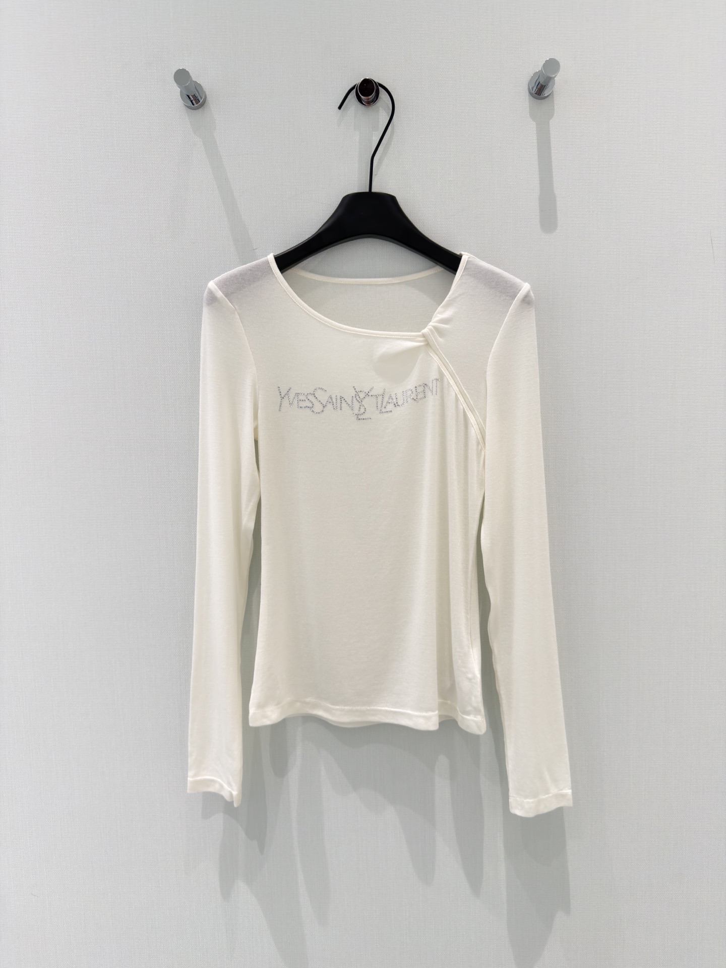 🛒𝐍𝐄𝐖 · 𝟐𝟎𝟐6/爆款现货设计师 原创｜2026新款天丝羊毛🦙打底衫云感舒适的系列！上身的触感谁穿