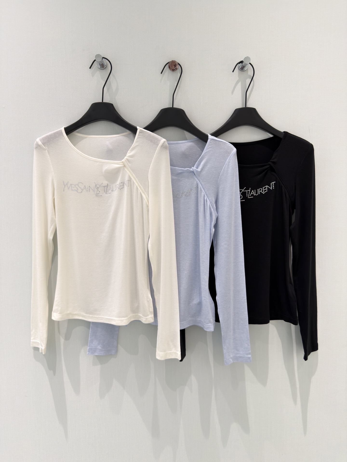 🛒𝐍𝐄𝐖 · 𝟐𝟎𝟐6/爆款现货设计师 原创｜2026新款天丝羊毛🦙打底衫云感舒适的系列！上身的触感谁穿