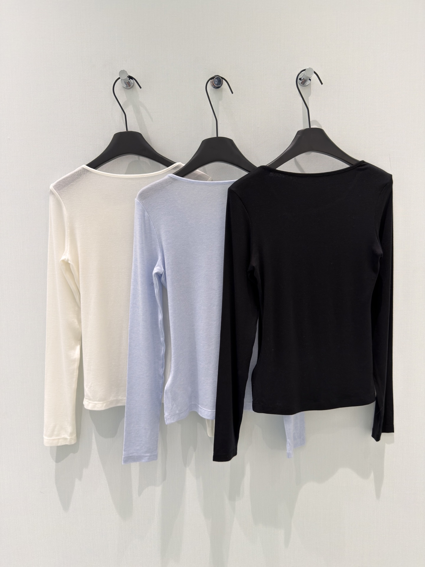 🛒𝐍𝐄𝐖 · 𝟐𝟎𝟐6/爆款现货设计师 原创｜2026新款天丝羊毛🦙打底衫云感舒适的系列！上身的触感谁穿