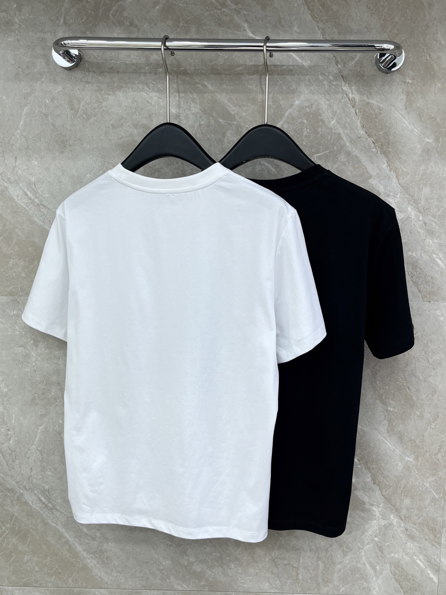 🛒𝐍𝐄𝐖 · 𝟐𝟎𝟐6/爆款现货原单品质 小众｜2026新品贝壳刺绣𝑇𝑒𝑒定制YB材质 透气舒适 质感十