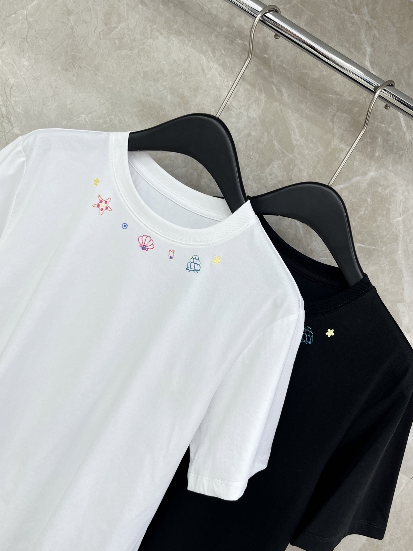 🛒𝐍𝐄𝐖 · 𝟐𝟎𝟐6/爆款现货原单品质 小众｜2026新品贝壳刺绣𝑇𝑒𝑒定制YB材质 透气舒适 质感十