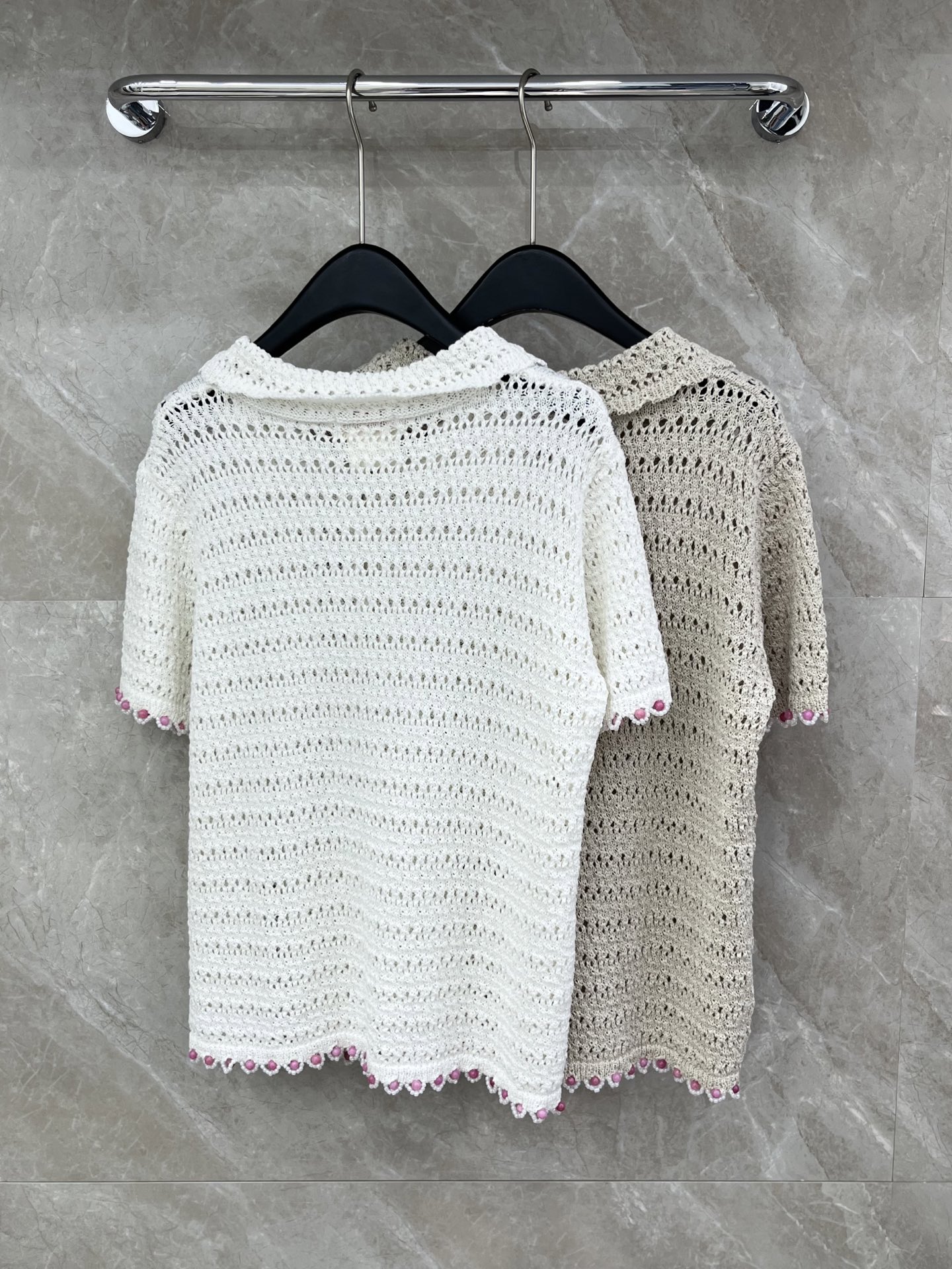 🛒𝐍𝐄𝐖 · 𝟐𝟎𝟐6/爆款现货设计师 小众｜26新品镂空钩花手工针织Polo短袖王炸单品，精致常规版型