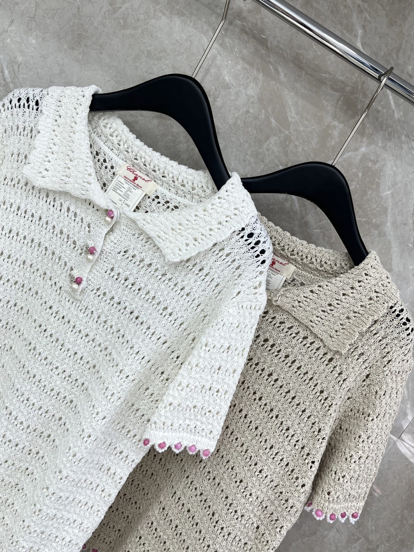 🛒𝐍𝐄𝐖 · 𝟐𝟎𝟐6/爆款现货设计师 小众｜26新品镂空钩花手工针织Polo短袖王炸单品，精致常规版型