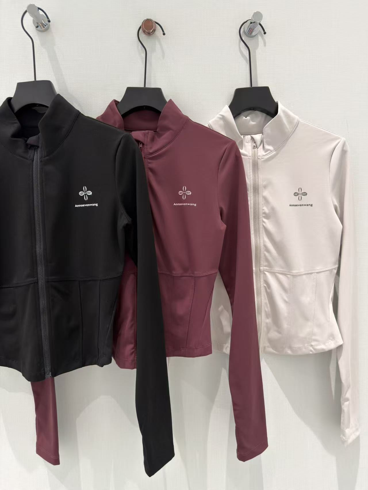 🛒𝐍𝐄𝐖 · 𝟐𝟎𝟐6/爆款现货设计师 原创｜26早春新品印花瑜伽套装高端定制收腰上衣，搭配松紧腰微喇长