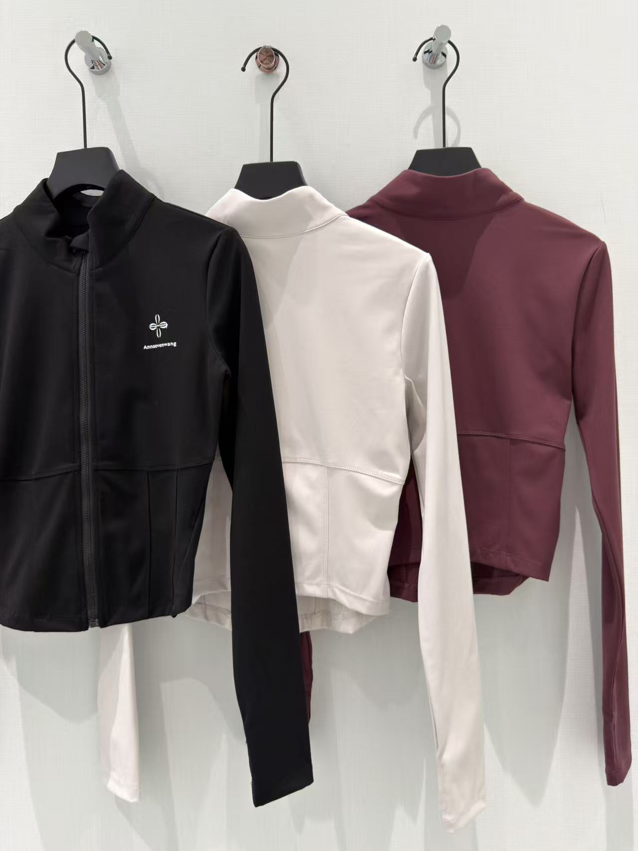 🛒𝐍𝐄𝐖 · 𝟐𝟎𝟐6/爆款现货设计师 原创｜26早春新品印花瑜伽套装高端定制收腰上衣，搭配松紧腰微喇长