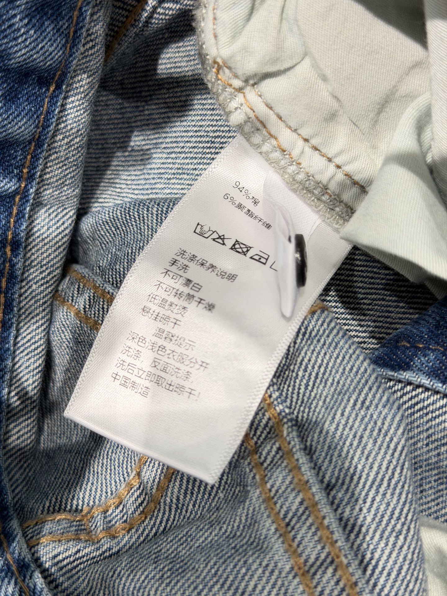 🛒𝐍𝐄𝐖 · 𝟐𝟎𝟐6/爆款现货设计师 原创｜重工铆钉镰刀牛仔裤采用高端定制面料，牛仔穿起来非常舒适，常