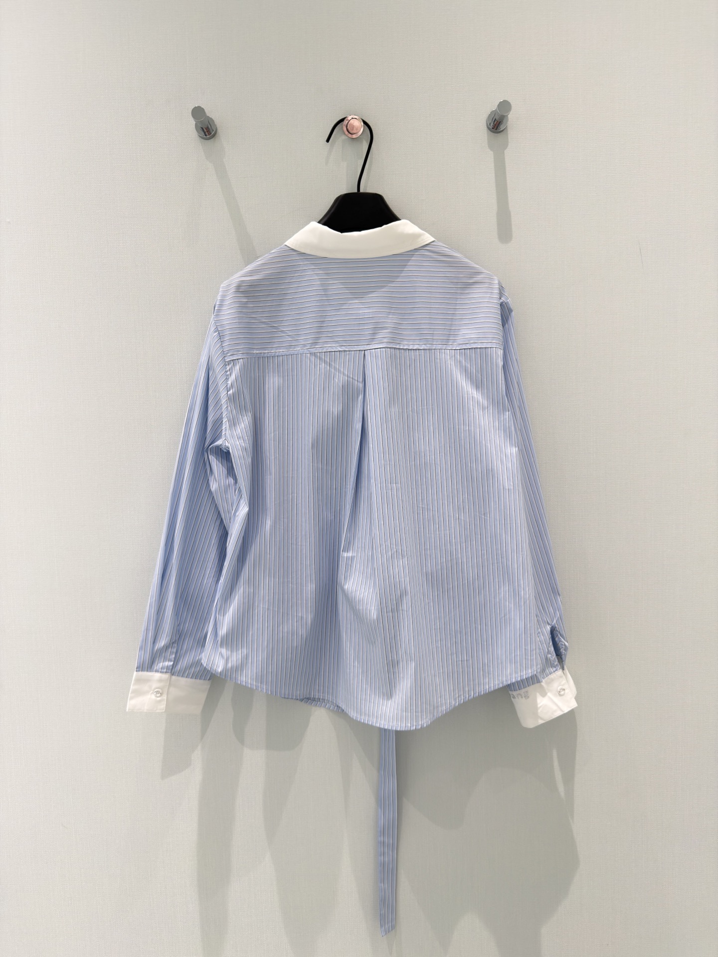 🛒𝐍𝐄𝐖 · 𝟐𝟎𝟐6/爆款现货【早春新款】小众｜2026条纹烫钻衬衫定制YB材质 舒适好穿 挺括有型 
