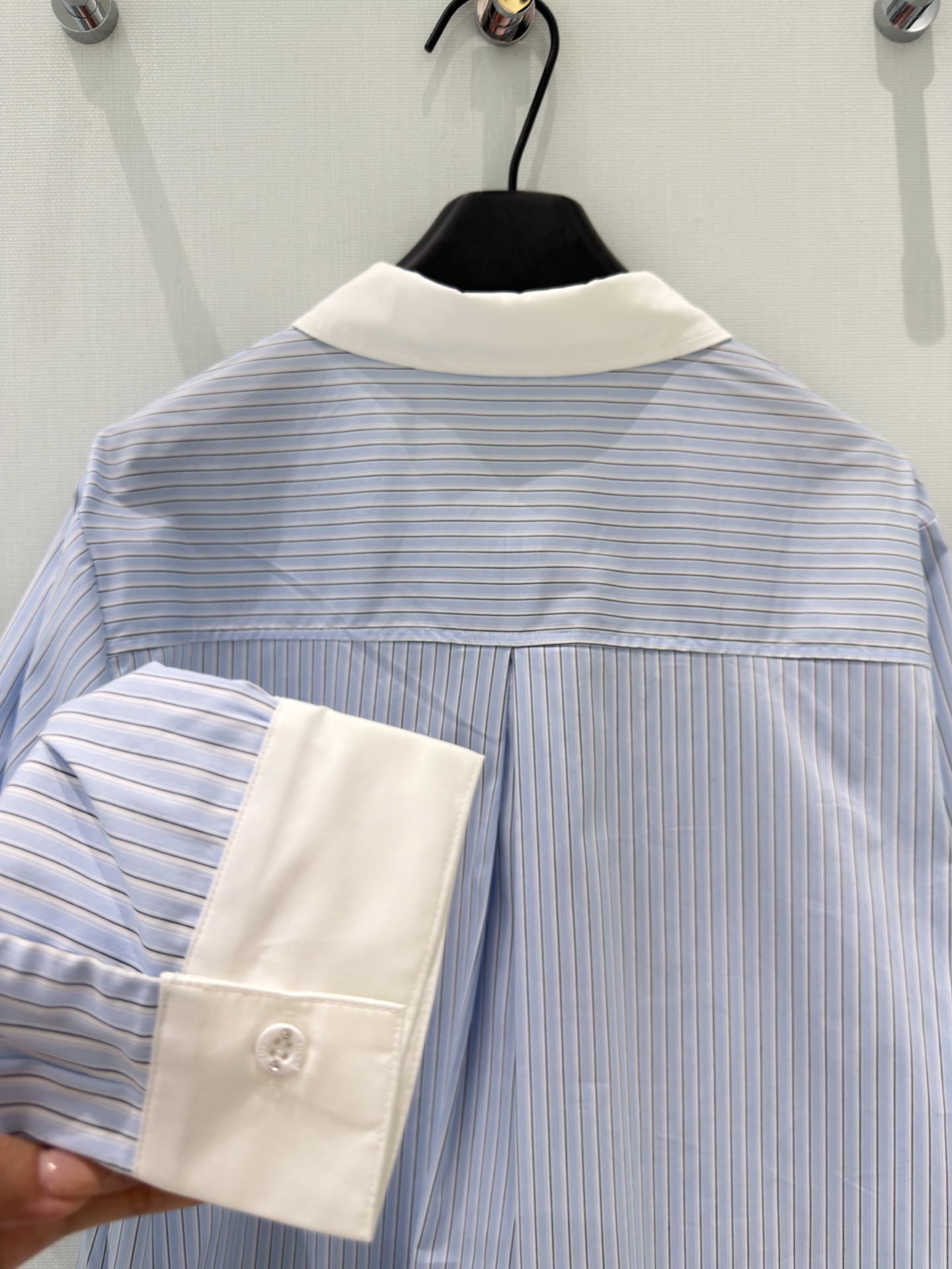 🛒𝐍𝐄𝐖 · 𝟐𝟎𝟐6/爆款现货【早春新款】小众｜2026条纹烫钻衬衫定制YB材质 舒适好穿 挺括有型 