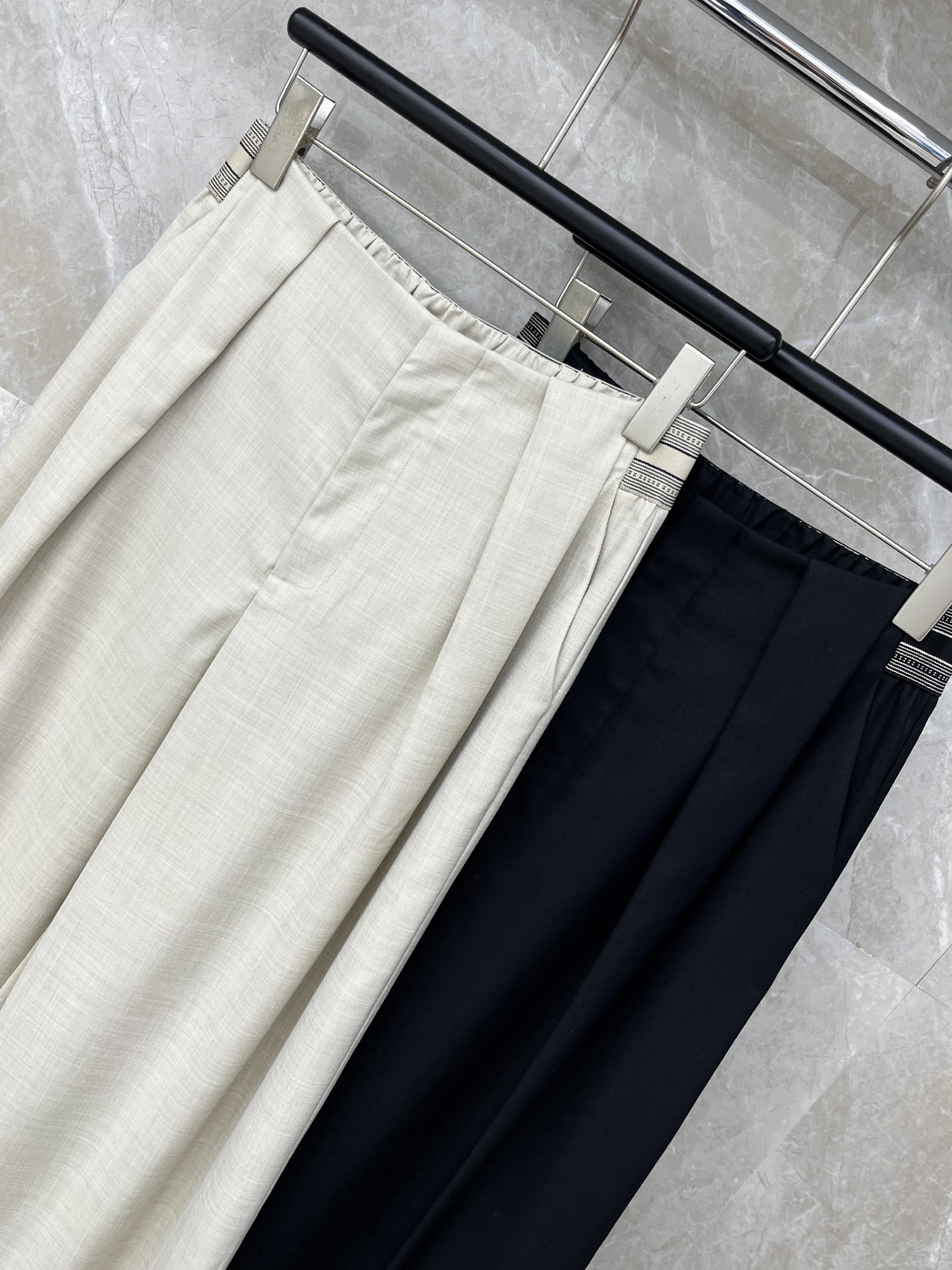 🛒𝐍𝐄𝐖 · 𝟐𝟎𝟐6/爆款现货【早春新款】设计师｜女神同款织带休闲西裤松紧字母设计，清新的色系 亲肤的
