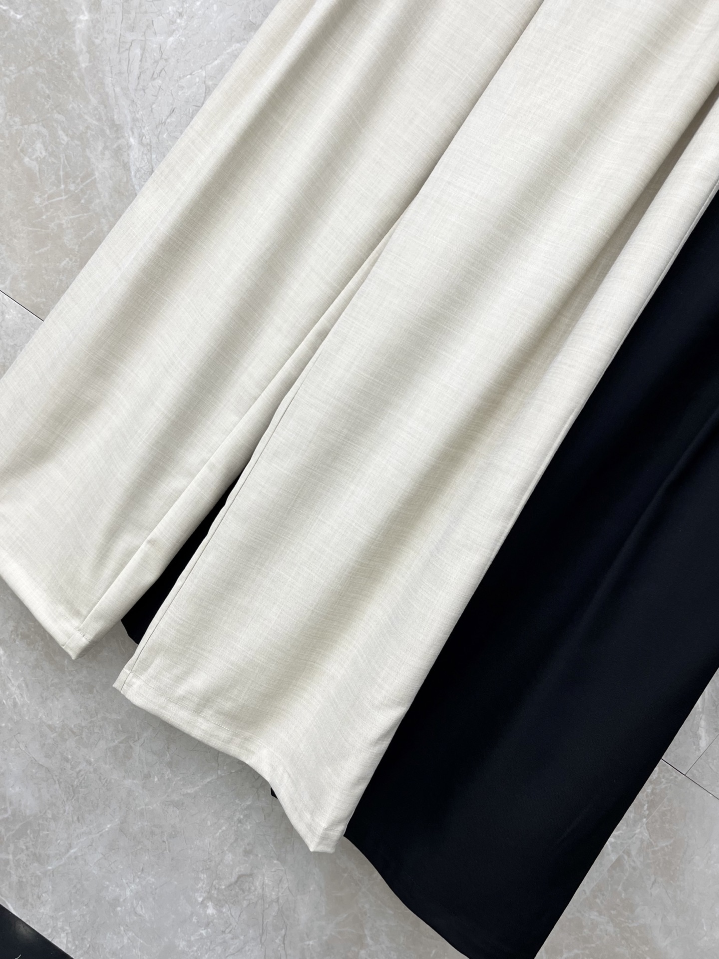 🛒𝐍𝐄𝐖 · 𝟐𝟎𝟐6/爆款现货【早春新款】设计师｜女神同款织带休闲西裤松紧字母设计，清新的色系 亲肤的