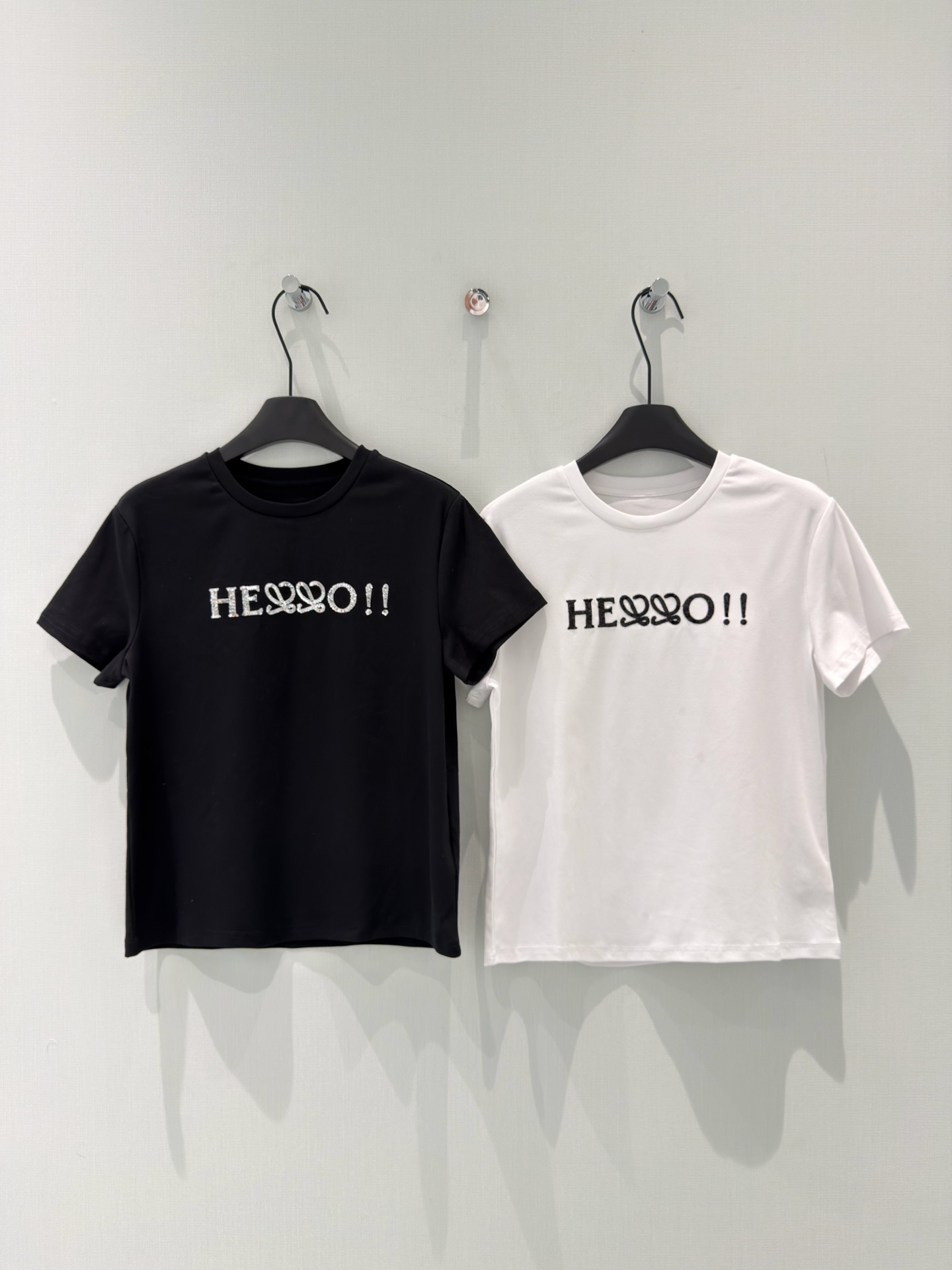 🛒𝐍𝐄𝐖 · 𝟐𝟎𝟐6/爆款现货原单品质 小众｜2026新品珠片绣𝑇𝑒𝑒定制YB材质 透气舒适 质感十足
