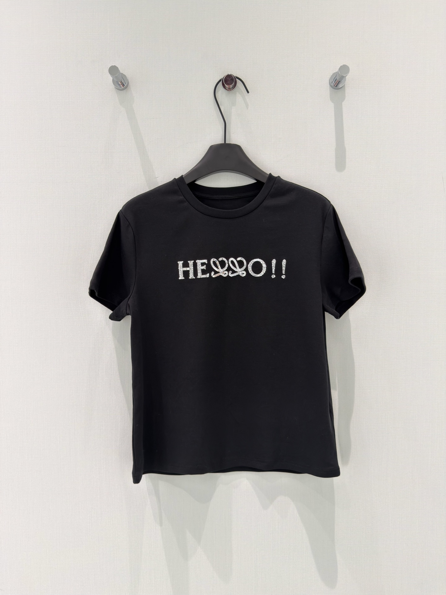 🛒𝐍𝐄𝐖 · 𝟐𝟎𝟐6/爆款现货原单品质 小众｜2026新品珠片绣𝑇𝑒𝑒定制YB材质 透气舒适 质感十足