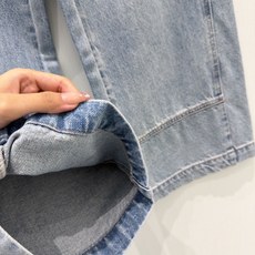 🛒𝐍𝐄𝐖 · 𝟐𝟎𝟐6/爆款现货原创 设计师|侧边耳畔直筒牛仔裤采用高端定制面料,牛仔穿起来非常舒适, 🛒𝐍𝐄𝐖 · 𝟐𝟎𝟐6/爆款现货原创 设计师|侧边耳畔直筒牛仔裤采用高端定制面料,牛仔穿起来非常舒适,