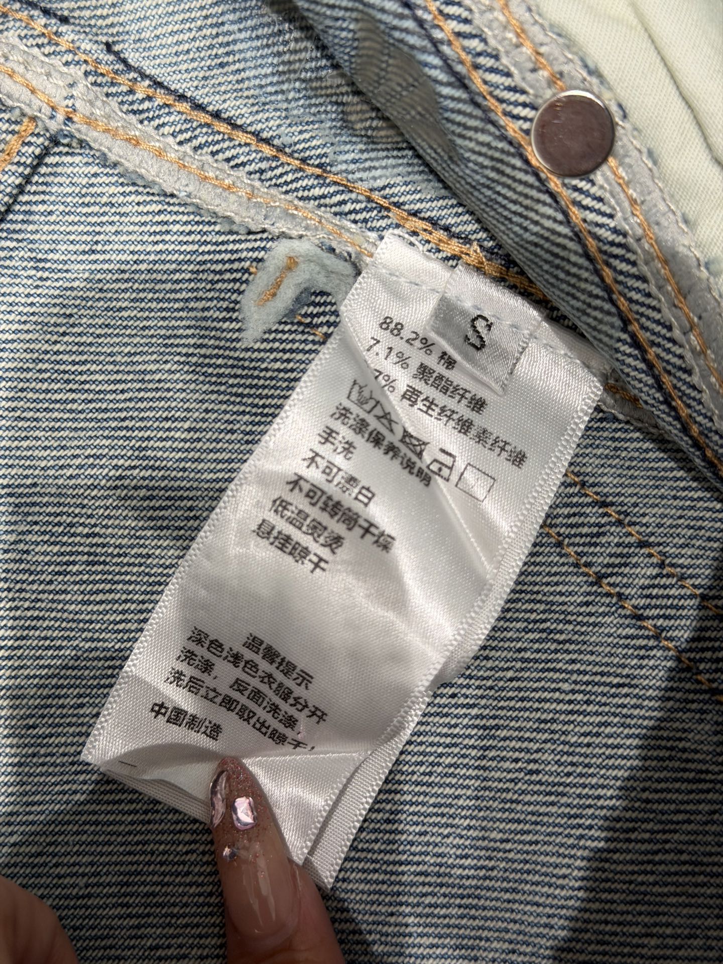 🛒𝐍𝐄𝐖 · 𝟐𝟎𝟐6/爆款现货设计师 克罗星｜精致压花镰刀牛仔裤采用高端定制面料，牛仔穿起来非常舒适，