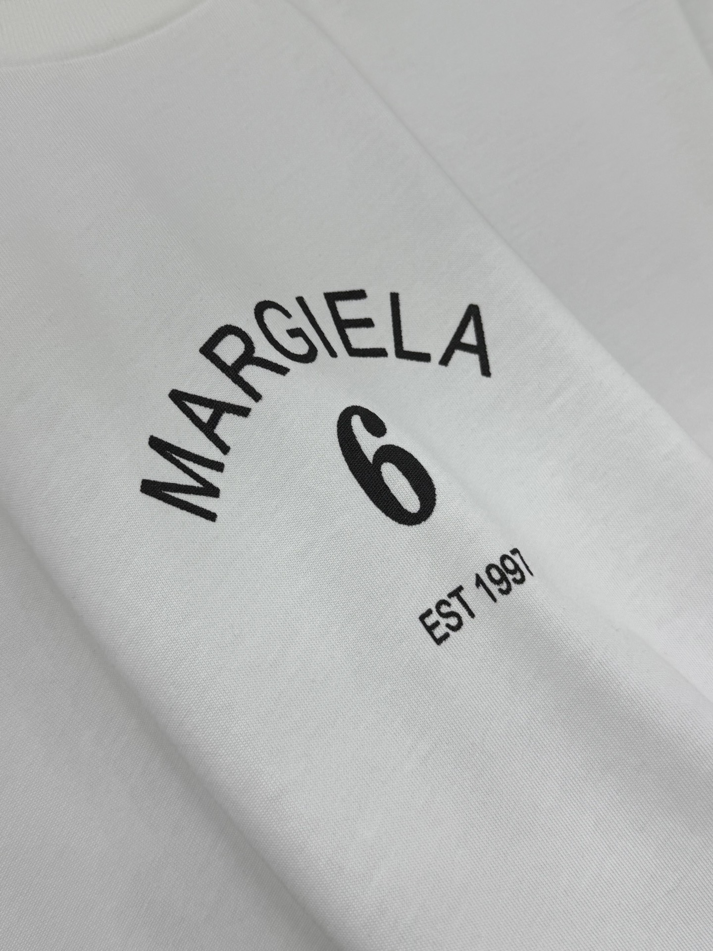 🛒𝐍𝐄𝐖 · 𝟐𝟎𝟐6/爆款现货原单品质 MM6｜2026新品数字印花𝑇𝑒𝑒定制YB材质 透气舒适 质感