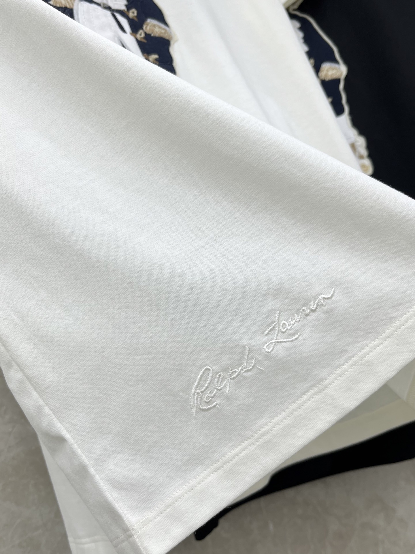 🛒𝐍𝐄𝐖 · 𝟐𝟎𝟐6/爆款现货原单品质 小众｜2026新品刺绣章仔𝑇𝑒𝑒定制YB材质 透气舒适 质感十