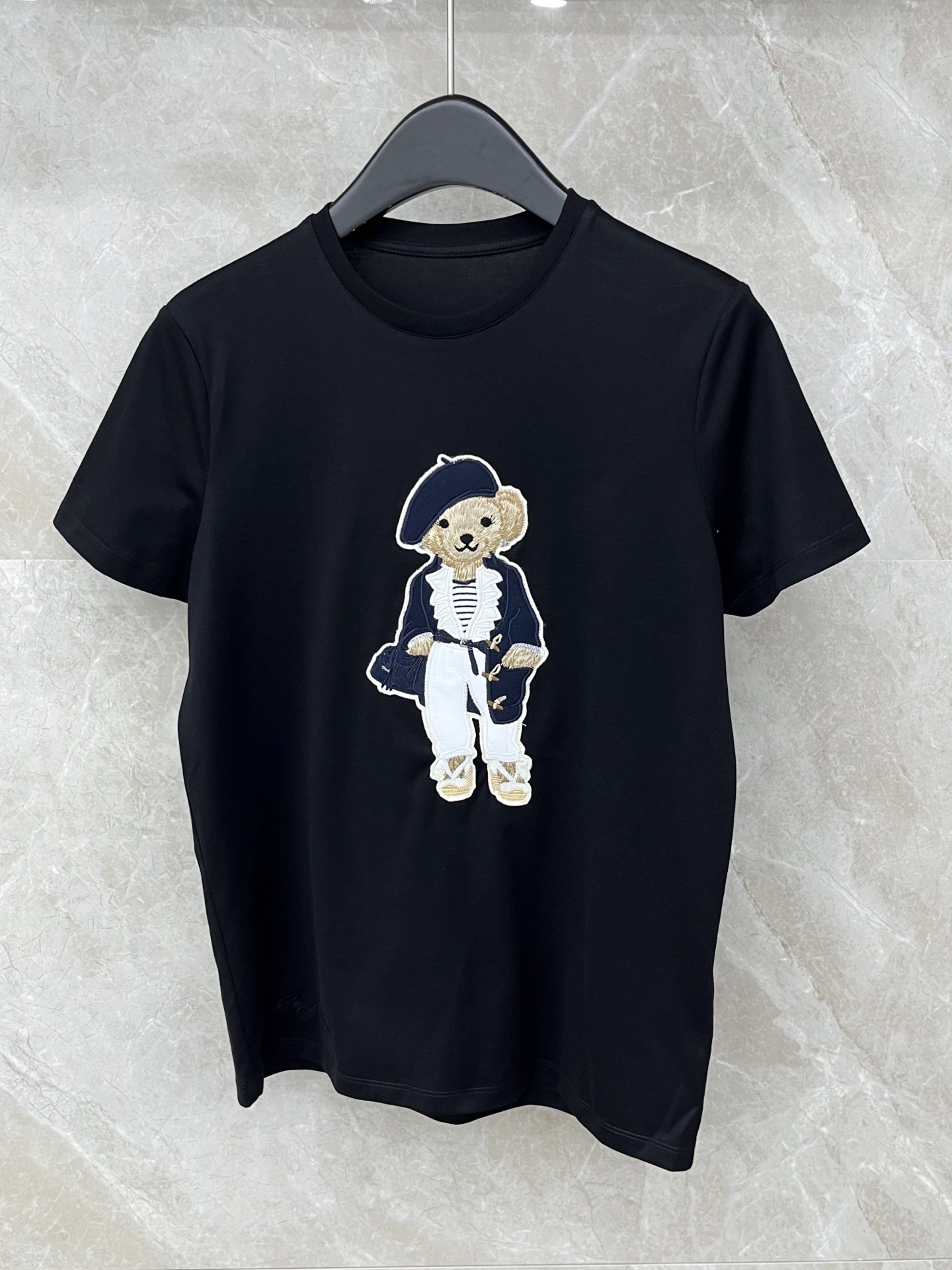 🛒𝐍𝐄𝐖 · 𝟐𝟎𝟐6/爆款现货原单品质 小众｜2026新品刺绣章仔𝑇𝑒𝑒定制YB材质 透气舒适 质感十