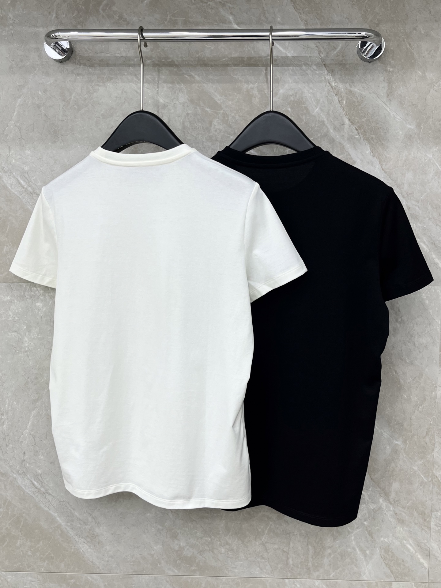 🛒𝐍𝐄𝐖 · 𝟐𝟎𝟐6/爆款现货原单品质 小众｜2026新品刺绣章仔𝑇𝑒𝑒定制YB材质 透气舒适 质感十