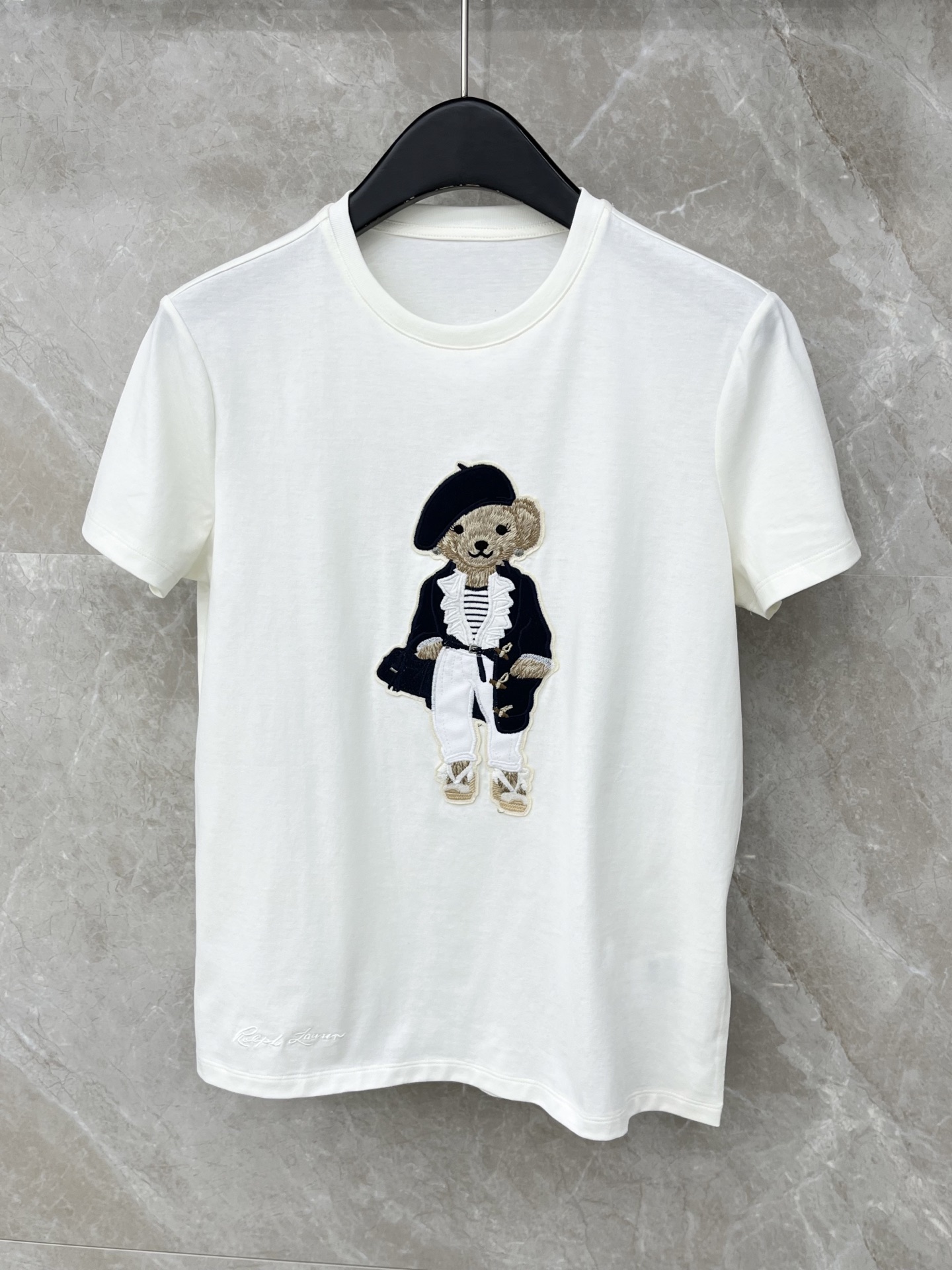 🛒𝐍𝐄𝐖 · 𝟐𝟎𝟐6/爆款现货原单品质 小众｜2026新品刺绣章仔𝑇𝑒𝑒定制YB材质 透气舒适 质感十