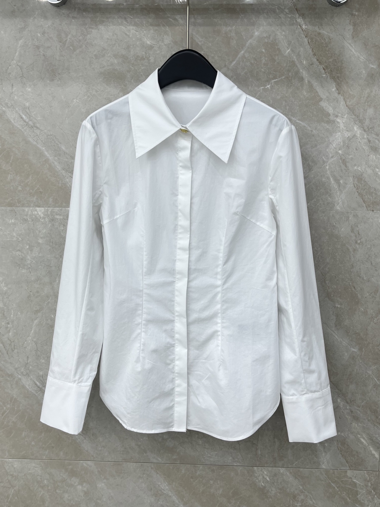 🛒𝐍𝐄𝐖 · 𝟐𝟎𝟐6/爆款现货【早春新款】Bal*｜26新款 重工金扣长袖衬衫 美式辣妹 它的白金撞色