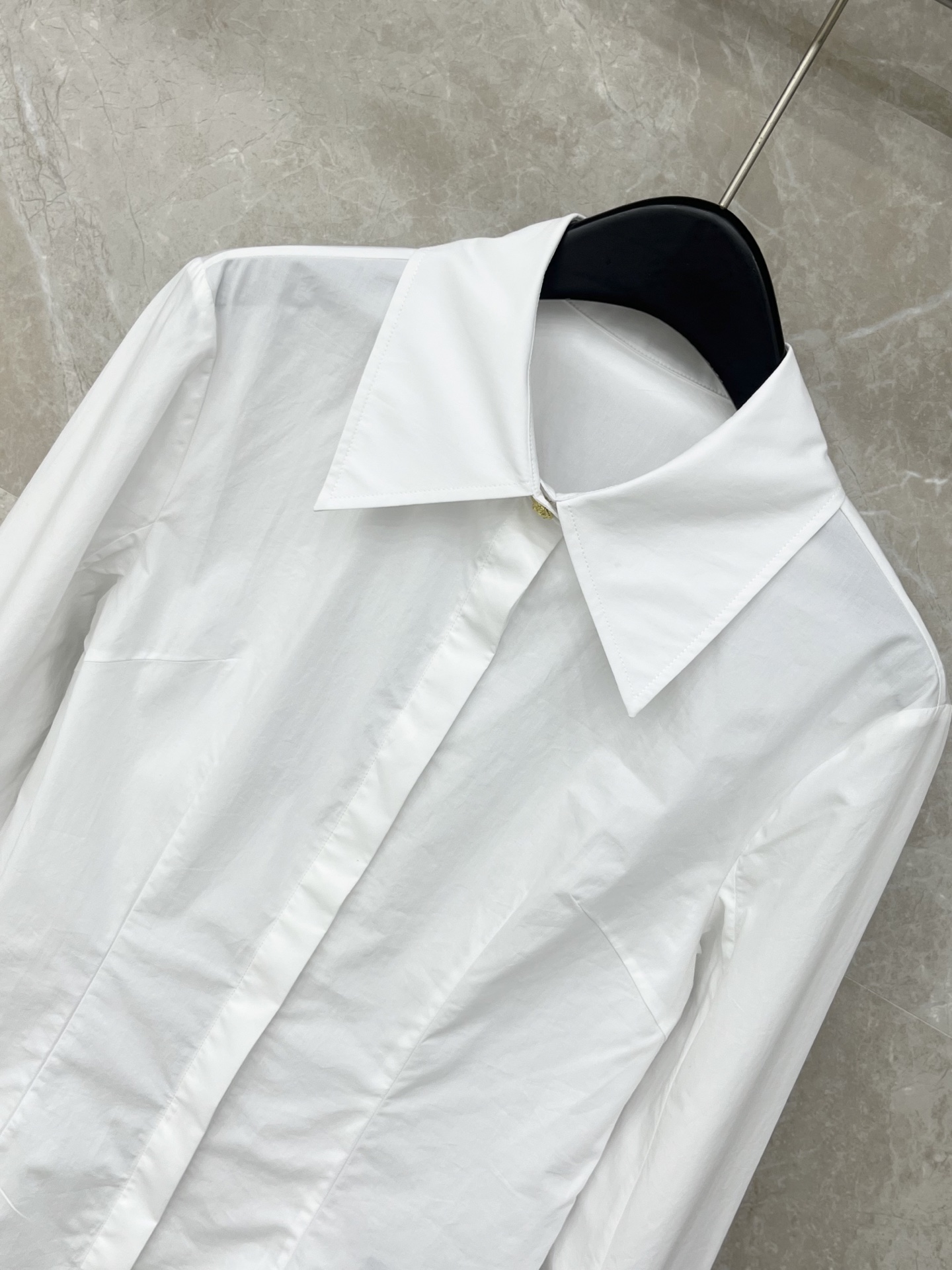 🛒𝐍𝐄𝐖 · 𝟐𝟎𝟐6/爆款现货【早春新款】Bal*｜26新款 重工金扣长袖衬衫 美式辣妹 它的白金撞色