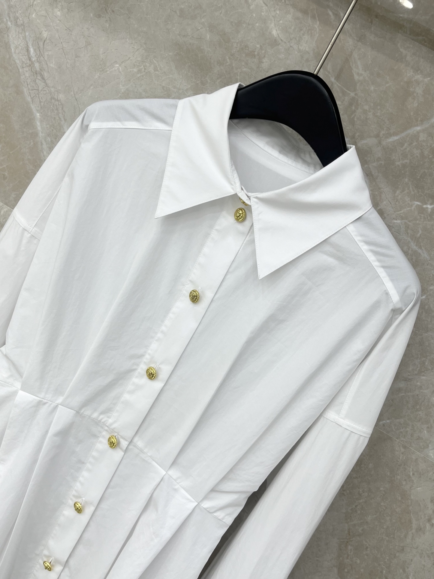 🛒𝐍𝐄𝐖 · 𝟐𝟎𝟐6/爆款现货【早春新款】Bal*｜26新款 重工金扣长袖衬衫连衣裙美式辣妹 它的白金