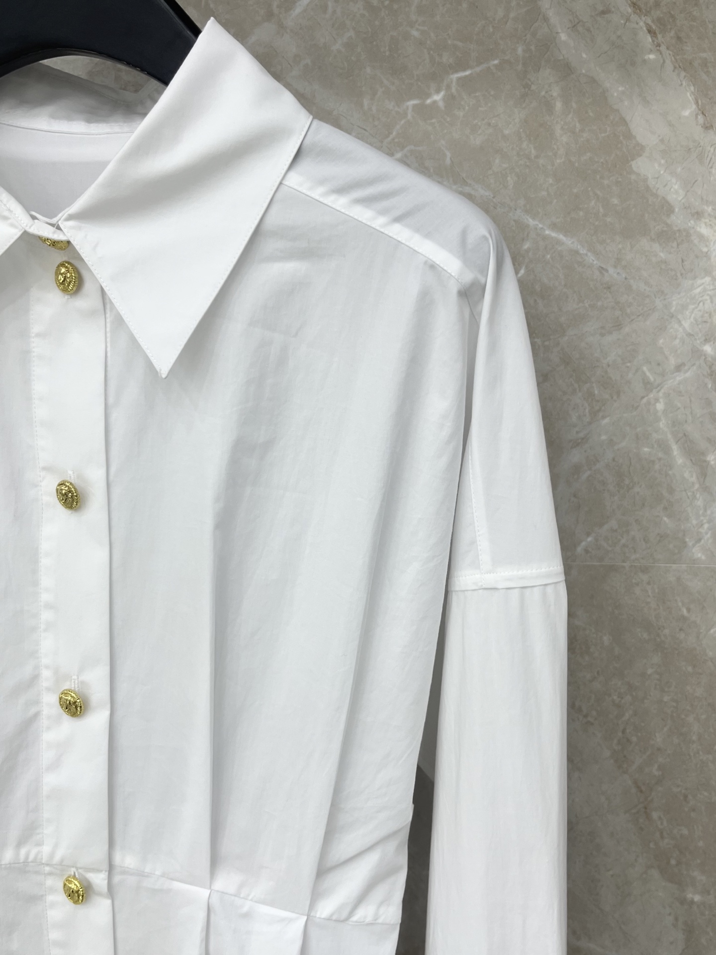 🛒𝐍𝐄𝐖 · 𝟐𝟎𝟐6/爆款现货【早春新款】Bal*｜26新款 重工金扣长袖衬衫连衣裙美式辣妹 它的白金