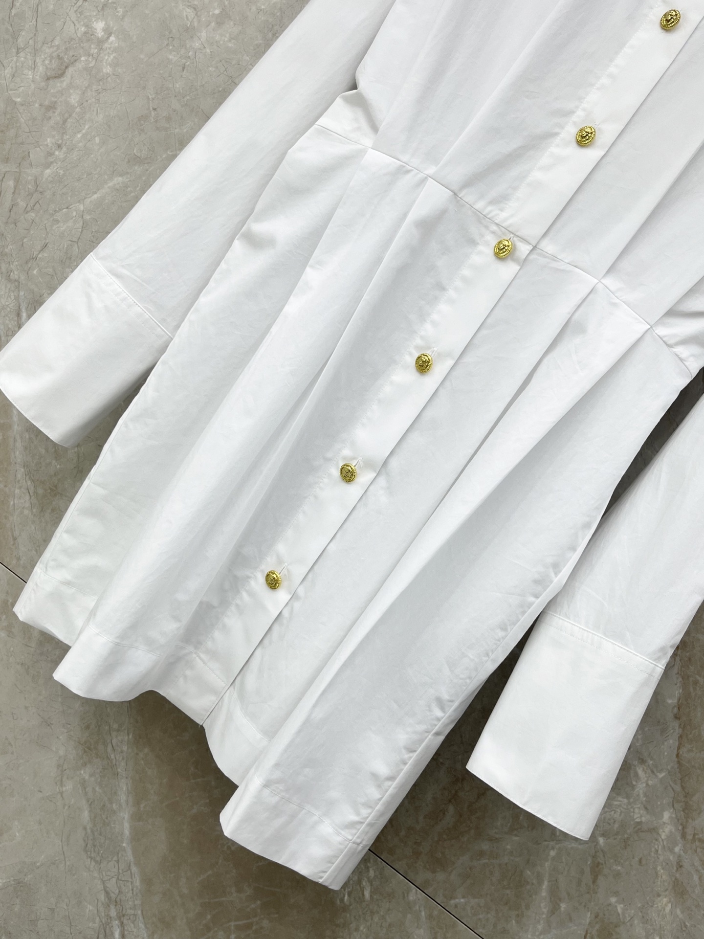 🛒𝐍𝐄𝐖 · 𝟐𝟎𝟐6/爆款现货【早春新款】Bal*｜26新款 重工金扣长袖衬衫连衣裙美式辣妹 它的白金
