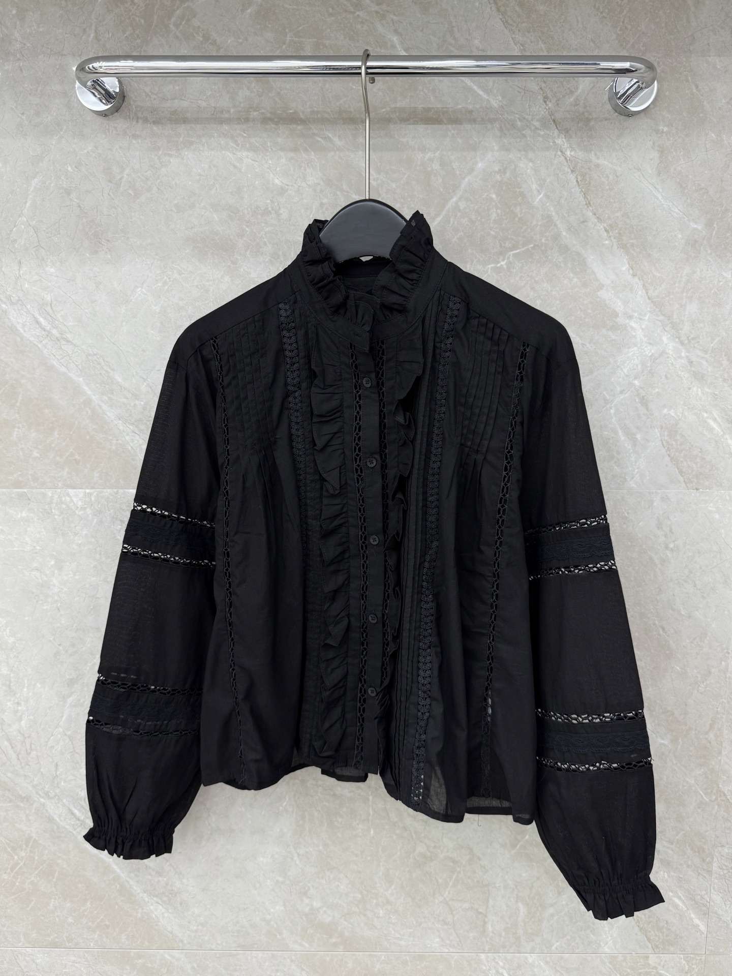 🛒𝐍𝐄𝐖 · 𝟐𝟎𝟐6/爆款现货原单品质 小众*｜2026新品蕾丝拼接木耳边衬衫精致版型，镂空设计，高级
